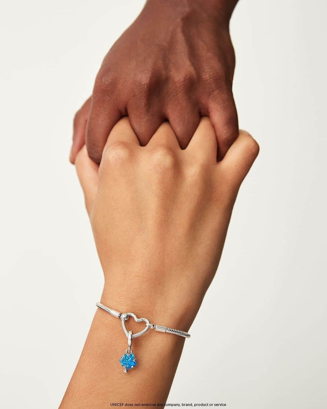 PANDORAさんのインスタグラム写真 - (PANDORAInstagram)「Reach higher together. Wear your support for UNICEF's mission with our new Pandora for UNICEF family tree charm. 🌳 #PandoraForUNICEF #PandoraCharm #Pandora」4月29日 16時31分 - theofficialpandora