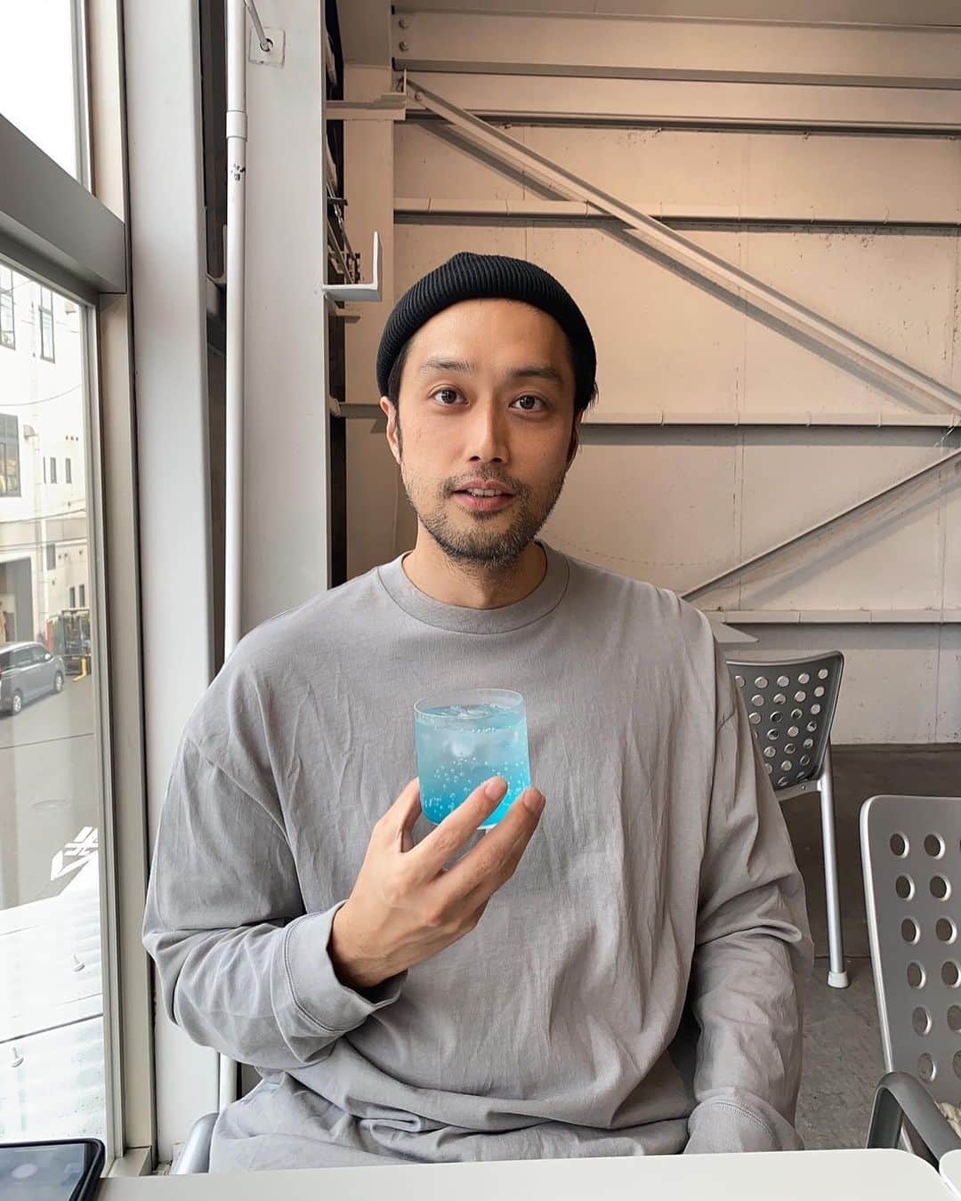 内田朝陽のインスタグラム：「#加工女子  #🟦 #blue」