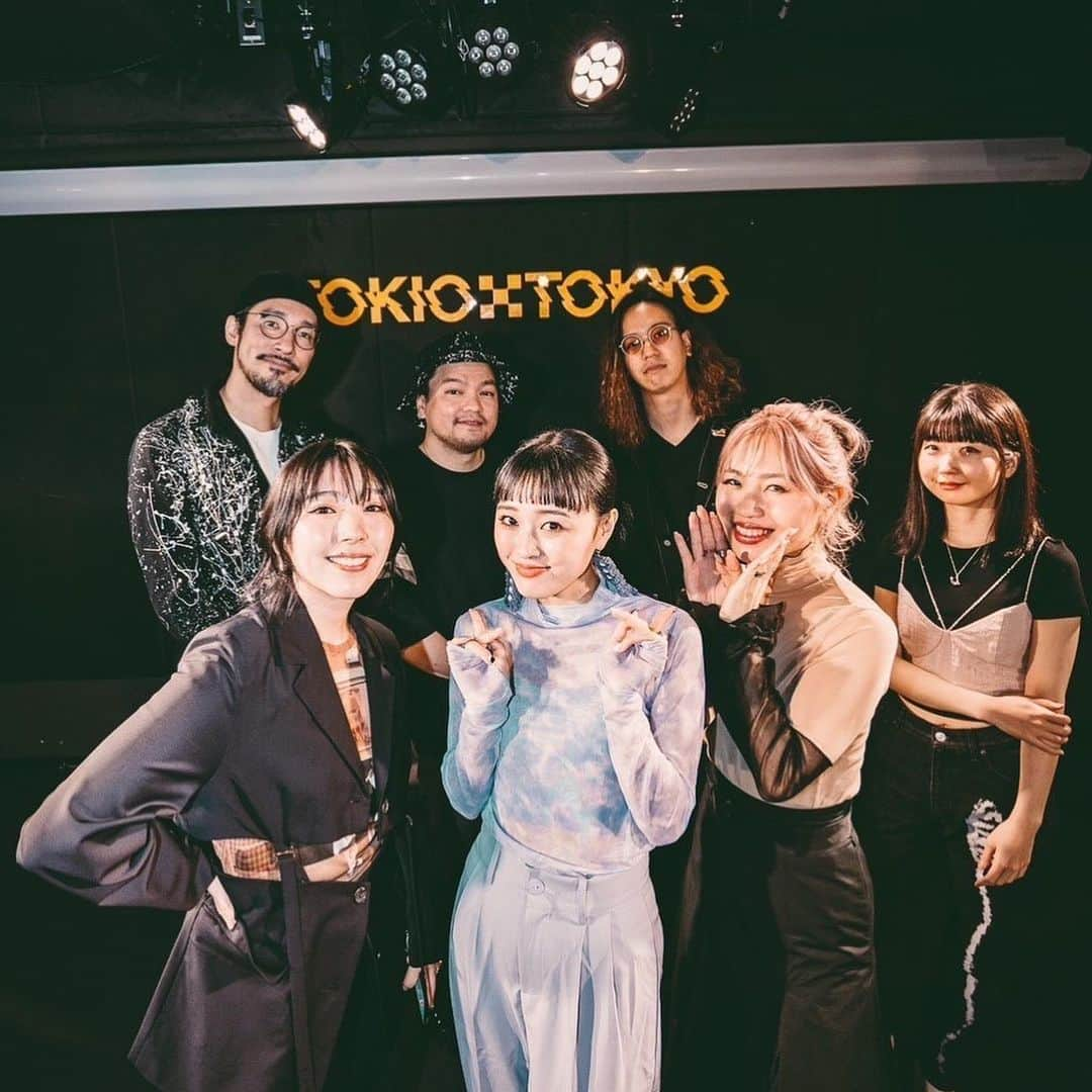 貴愛kwiae Officialさんのインスタグラム写真 - (貴愛kwiae OfficialInstagram)「@kambyumami Presents “ focus ” @tokiotokyo_  来てくれた皆様ありがとうございました🩵 楽しかった〜！？私は最高に楽しみました‼️ 久々にステージから見るみんなの笑顔は やはり最っ高なのよ😭🫶🏻  _ _ _ _ _ _ _ _ _ _ _ _ _ _ _ _  1.Fantasia 2.カフェオレ 3.Plastic Love-真夜中のドア  ~Acoustic medley~ 4.Seize the day 5.あの花火を僕達は忘れない with リッキー 6.Step the new world _ _ _ _ _ _ _ _ _ _ _ _ _ _ _ _  初のリッキーサポートでした🤝🏻🎹 サポート力が素晴らしく心強かったわぁぁあ😭 色々アレンジしてくれたりありがとう‼️ またやろう❣️ @riki_hisamitsu   最高なG.Wスタートしたなぁ😚🫶🏻 まみちゃんすんばらしEvent 呼んでくれてありがとう〜🩵 スタッフの皆様もありがとうございました🤝🏻  @kambyumami  なかなか会えてなかったけども 配信をキッカケにまた再会できて 歌もさらに磨きがかかっていた🙈💕︎ 楽屋もたのしかったねぇ🥰 リリースもおめでとう‼️🎉🎉🎉  @__maonakatsu__  @usagibeats_  中津マオちゃんステージも うさぎちゃんと素敵だった。。。🥰 相変わらずスローモーションが未だに 頭の中クルクル回ってる🫶🏻  対バンライブはいつもいつも刺激的。 そして同じライブってひとつもない。 だからこそ来れる時は逃さず来て欲しい🩵‼️  また次のライブに向けて🫶🏻 次は5月4日代々木Lodge🤩 皆様素敵なゴールデンウィークを🥰   #TOKIOTOKYO  #shibuya #GW #live #stage #jpop #jrb  #photography #livephotography」4月29日 16時26分 - kwiae530