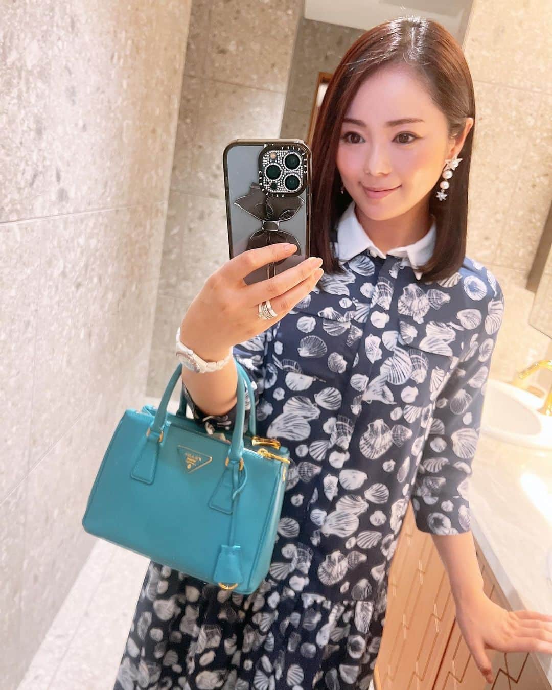 近藤英恵のインスタグラム：「お洋服のきろく✨ 展示会オーダーアイテム🙌  トップスが優秀で2色オーダー🧡🖤 まだ着てないワンピが数着✨ 楽しい予定に着よう〜🥰  ※2枚目はウィッグです🙌  #gracecontinental #グレースコンチネンタル#graceclass#グレースクラス#お洋服のきろく」