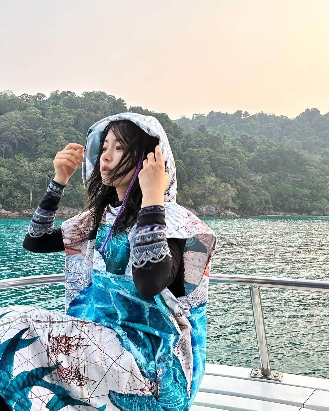 コ・ボギョルのインスタグラム：「Dive into #nature🦋」
