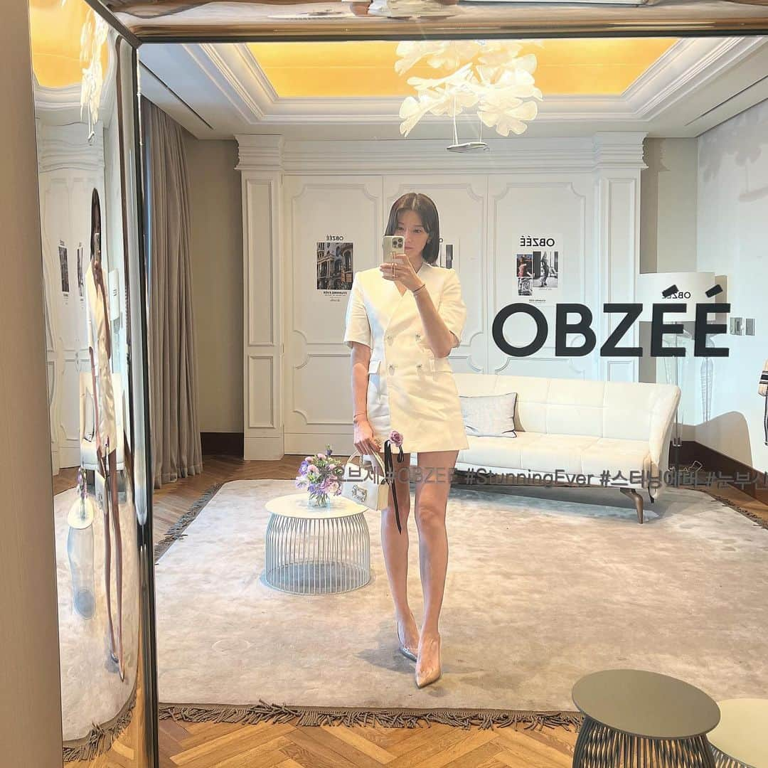 チャ・イェリョンのインスタグラム：「결혼식날 신부대기실 7년만에 다시 오니 새록새록💕 @obzee_official  초대 감사합니다  #한섬 #오브제 #스터닝에버 #stunningever #theparkji #handsomeacc 💜」