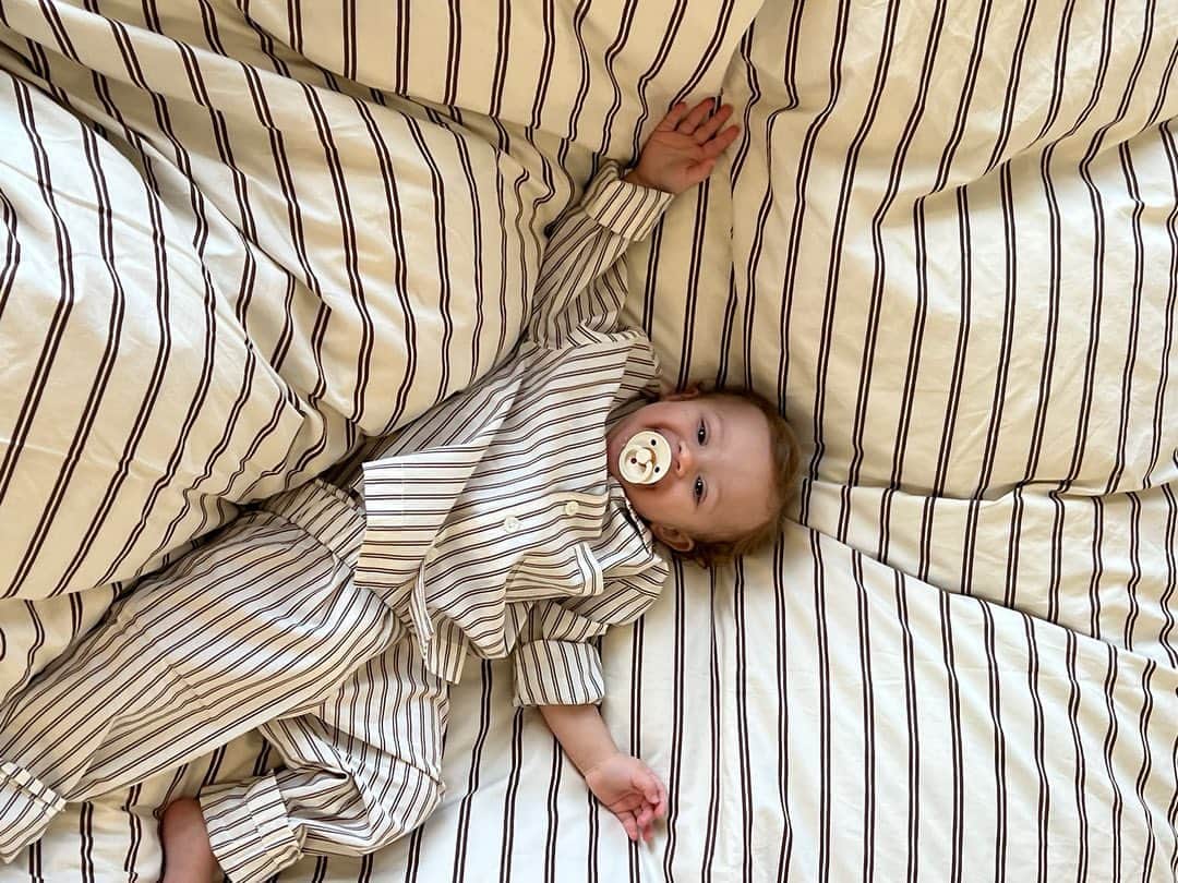 Mathilde Goehlerのインスタグラム：「Mornings 💛🥭🤸🏽」
