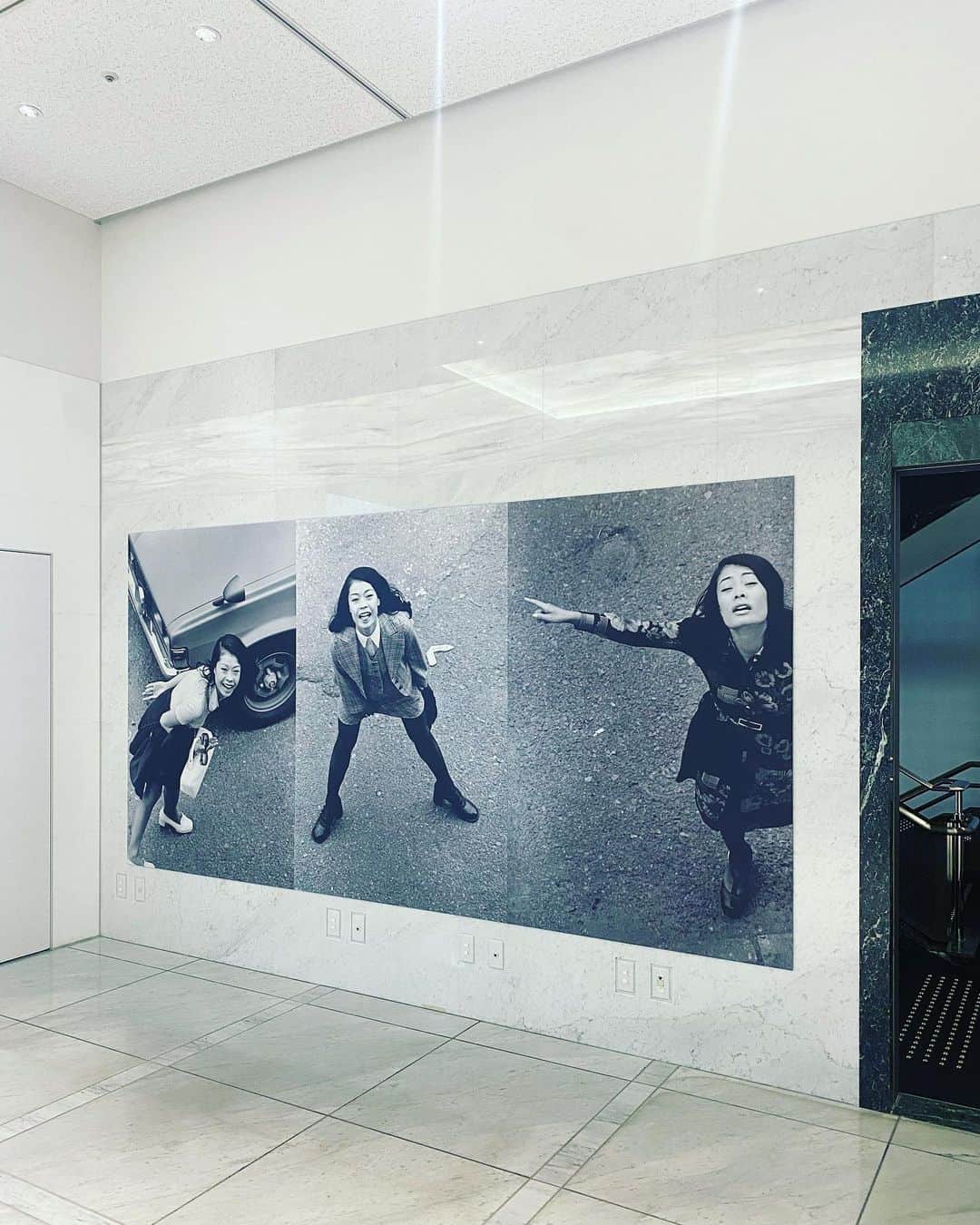 石川直樹さんのインスタグラム写真 - (石川直樹Instagram)「My past work "Mt.Fuji" is now on display at Tokyo Photographic Art Museum. #駿河湾 のカヌー上から撮影した#富士山。海から独立峰が見える風景は日本ならでは、ですね。 現在、#東京都写真美術館 のセレンディピティ展にて、館に収蔵されているシリーズ『Mt.Fuji』から5点展示されています。 同時に開催されている深瀬さんの回顧展も見応えありすぎ…。 連休などに皆さんぜひ！ . #MtFuji#fujisan」4月29日 17時02分 - straightree8848