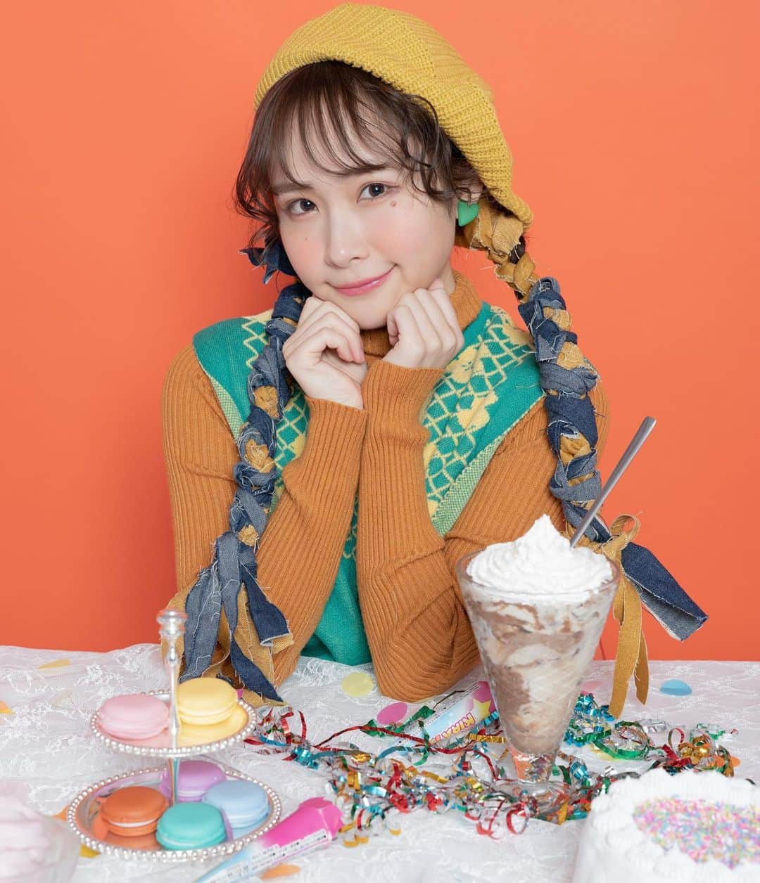 のインスタグラム：「イエベ  photo @rina_asukai  hair&make  @maaaaasahi0514  styling @mio006  studio @studio_mio30   #パフェ #作品撮り  #photo #portrait」