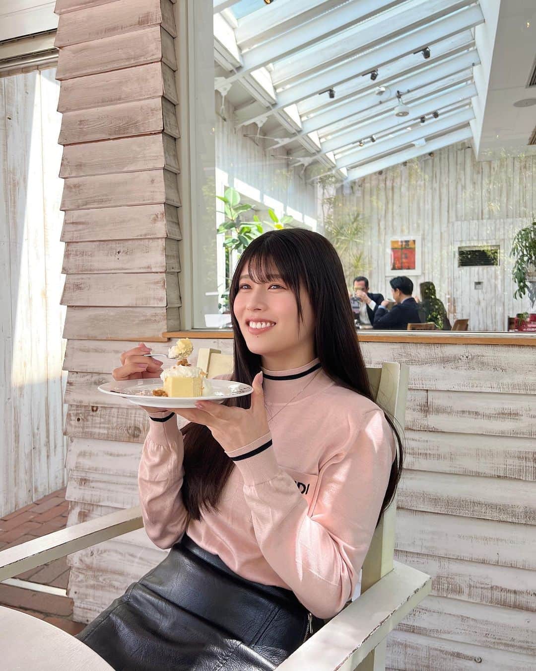 ちとせよしののインスタグラム：「ご飯のあとはおやつ🤭💓 今日からGWらしいですね！みんなの予定は~？☺︎︎  #天神カフェ #ロンハーマンカフェ #ロンハーマンカフェ福岡 #fendi」
