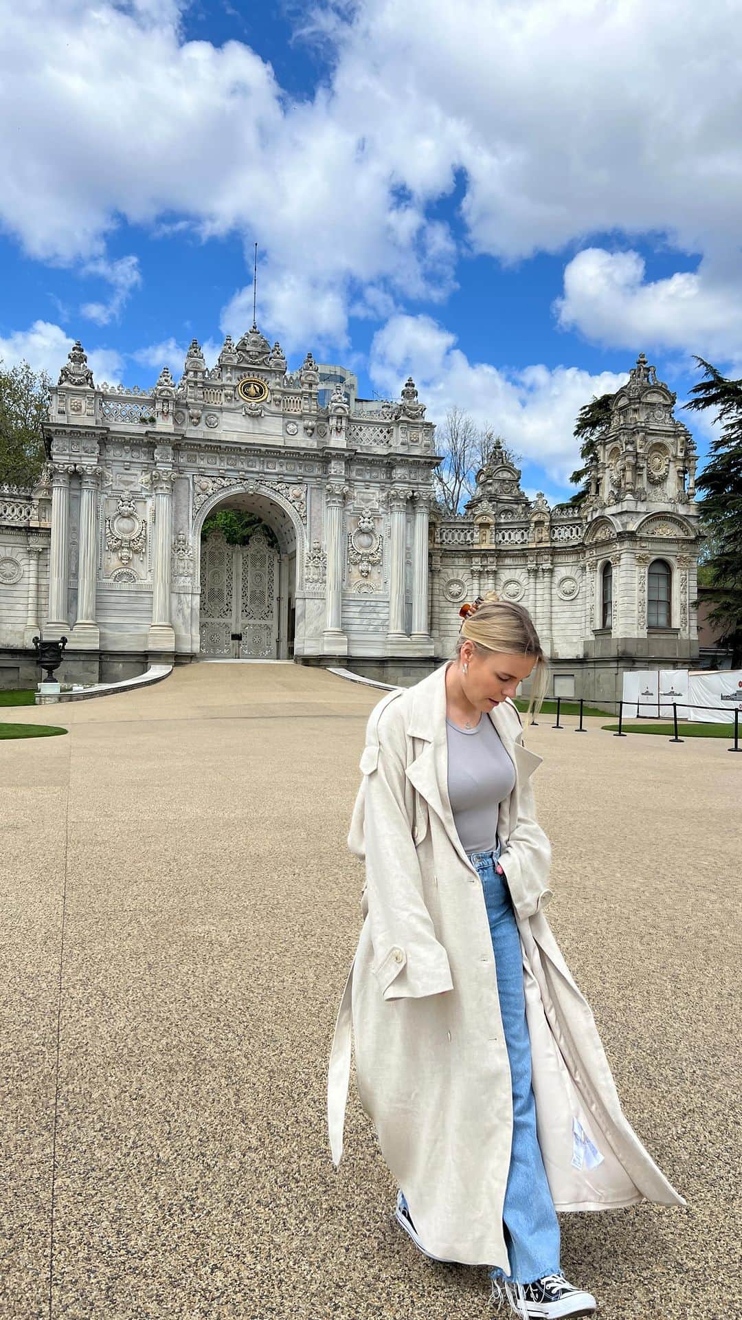 Dagi Beeのインスタグラム：「First time in #istanbul 🫶🏼 Was muss man hier gesehen haben ? Habt ihr Tipps wo man am besten essen gehen kann? Streetfood, Dessert oder Edel - bin für jeden Tipp dankbar 😍」