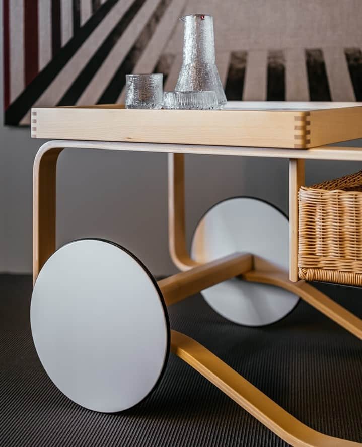 Artekさんのインスタグラム写真 - (ArtekInstagram)「From the morning to aperitivo time ☕🍷⁠ ⁠ Tea Trolley 900 and 901 are the perfect centrepieces for enjoying anything from breakfast to high tea or cocktails.⁠ ⁠ Thank you @designcollectors for these wonderful images. ⁠ Make sure to check out their stock of Artek products.」4月29日 17時35分 - artekglobal