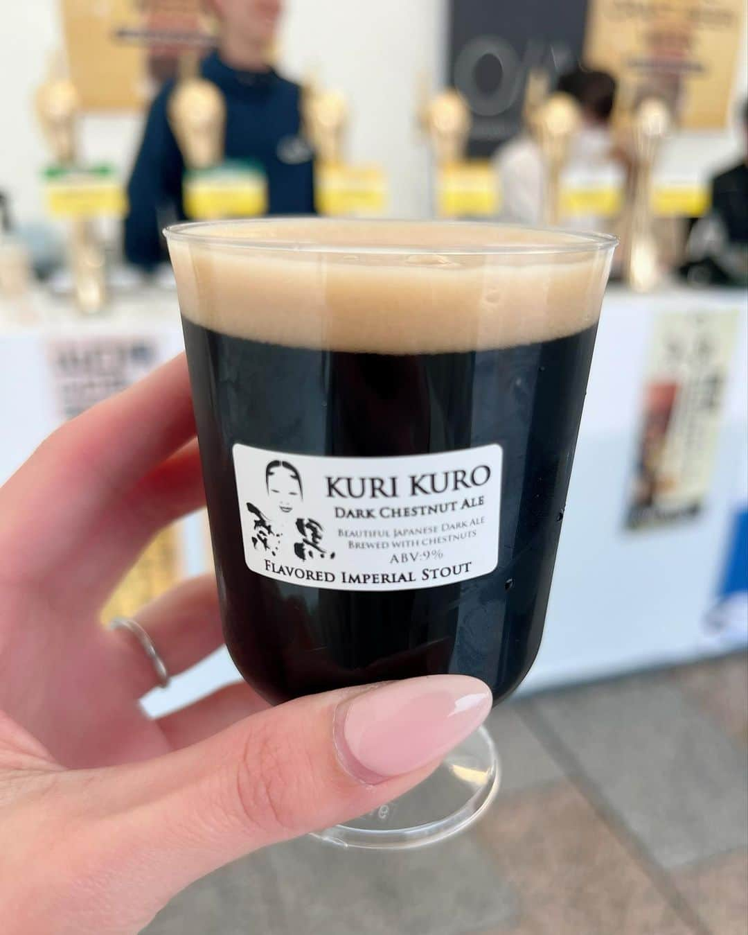 橘リンさんのインスタグラム写真 - (橘リンInstagram)「天神中央公園で開催されてる 「九州クラフトビールウイーク2023」に行ってきた🍻  野外でお昼から飲むビールはやっぱり美味しいね🥹♡  九州・山口の13のメーカーとゲストビール7メーカーの、 全66種類のクラフトビールが大集合してた👀  宮崎県産和栗を使った ハイアルコールスタウトの 『栗黒』と  佐賀県産モルトと大麦が生み出す イングリッシュタイプのエールの 『ペールエール』を飲んでみた🤍  フードメニューも豊富で美味しかった👏  4月29日（土・祝）～5月5日（金・祝） の7日間開催されているので GWに予定がまだ空いている人や 福岡旅行に来られる方が居たら 是非立ち寄ってみて〜🙋‍♀️❤️  ちなみに今日は生憎の雨だったんだけど テントがあって濡れなかったし明日は晴れ予報〜🌞 　 @kyushucraftbeerweek  #九州クラフトビールウイーク2023 #九州クラフトビールウイーク #九州クラフトビールウイーク部 #福岡ビアガーデン #福岡ビアテラス #福岡ビアガーデン部 #福岡ビアテラス部 #山口クラフトビール #福岡クラフトビール #宮崎クラフトビール #佐賀クラフトビール #大分クラフトビール #熊本クラフトビール #長崎クラフトビール #ビール好きな人と繋がりたい #クラフトビール好きな人と繋がりたい #博多観光 #福岡観光 #ペールエール #栗黒」4月29日 17時50分 - rincharon