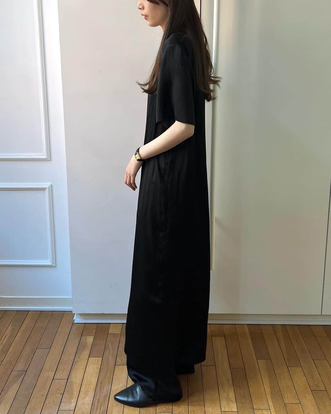 GREED TOKYO STOREさんのインスタグラム写真 - (GREED TOKYO STOREInstagram)「4.29 Re stock "Tumbler Finishing Satin Tee Dress in Black"  ご好評につき完売となっておりましたサテンドレス 本日再入荷致しました✨  ゆったりサイズのTeeドレス 布帛のTeeドレスなので上品で 様々なコーデに活躍します 同素材のホワイトパンツと合わせた シンプルスタイルもオススメです  袖口/裾口はメロー始末です  #greedinternational #bedandbreakfastqualityoflife  #greedtokyo #greedfukuoka  #satin#satindress#ootd#fashion#seasonless   #グリード #グリードトウキョウ #グリードインターナショナル #サテンドレス#シーズンレス」4月29日 17時51分 - greed_tokyo