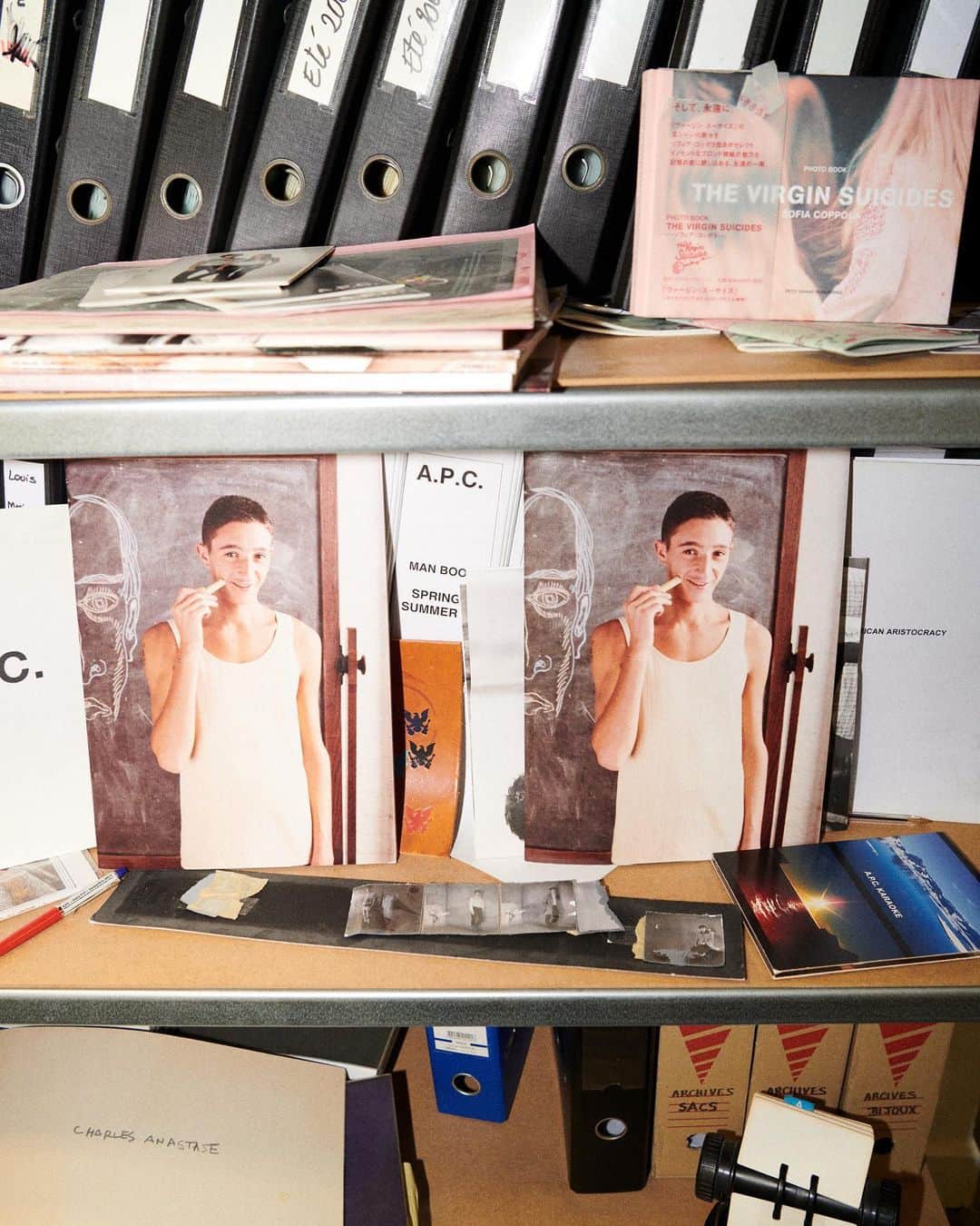 アーペーセーのインスタグラム：「Take a look inside the A.P.C. Archive located at Rue Royale in Paris.   Home to everything A.P.C., the Archive holds 36 years of the brand's history. Organized in a chromatic and non-logical way iconic ready-to-wear, shoes and accessories co-exist with previous interactions, inspiration pieces and brand relics.   #APCParis」