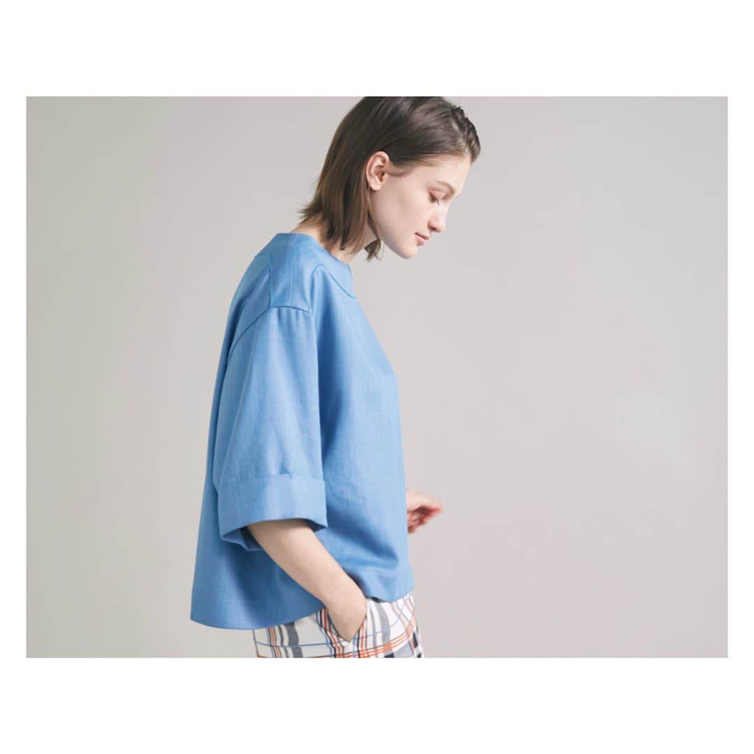 のインスタグラム：「2023 summer collection  blouse 71-32182045 ¥20,900     #superiorcloset #ined #23ss #summer #スーペリアクローゼット #イネド #夏 #新作 #夏服 #ブラウス #gw #休日コーデ #大人カジュアル #キレイめコーデ」