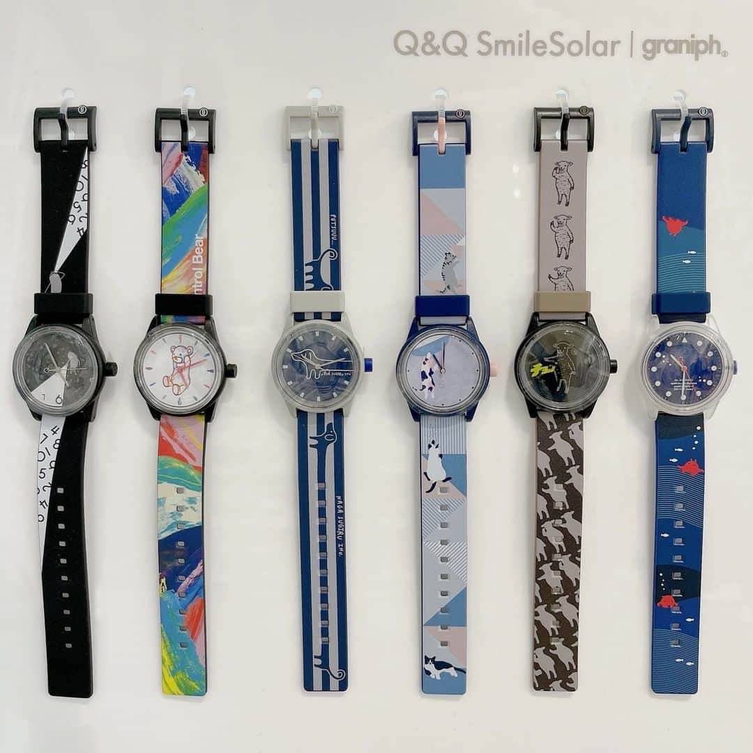 グラニフ graniphさんのインスタグラム写真 - (グラニフ graniphInstagram)「気になる商品は画像をタップ✔️  Q&Q SmileSolarとのコラボレーション！ グラニフらしいグラフィックがあしらわれた腕時計です。 ご自身用はもちろん、プレゼントとしても喜ばれているアイテムです🎁  ・グラフィック入りのソーラー腕時計。 ・太陽の光や蛍光灯で充電ができる光発電搭載で、定期的な電池交換がいりません。 ・水に強い10気圧防水なので安心してお使いいただけます。  ・ケース直径・幅：36.00㎜ ・ケース厚：12.00㎜ ・ケース素材：ABS樹脂 ・風防素材：アクリル樹脂 ・ムーブメント：MIYOTA Cal.2085(フル充電後約3.5ヶ月駆動) ・防水：10気圧 ・バンド素材：ポリウレタン樹脂  □Q&Q SmileSolarについて。 1976年のスタート 以来、世界約120カ国に年間1,000万個以上の時計を提供しているQ&Qは、日本で生まれ世界に広がるブランドです。2013年「TIME FOR EVERYONE-幸福な時を、地上すべての人に」をコンセプトに新シリーズ「Q&Q SmileSolar」を発表しました。  ------------------------------- ▶︎ グラニフ [Graphic Life Store] @graniph_official  #グラニフ#graniph#グラフィック#グラフィックデザイン#graphic#graphicdesign#キャラクター#character#characterdesign#characterart#coordinate#art#illustration#」4月29日 18時03分 - graniph_official