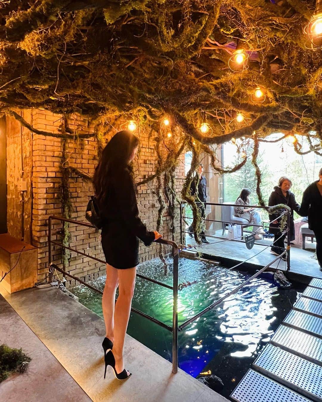 イ・シウォンのインスタグラム：「물멍 ⛲️🪴」