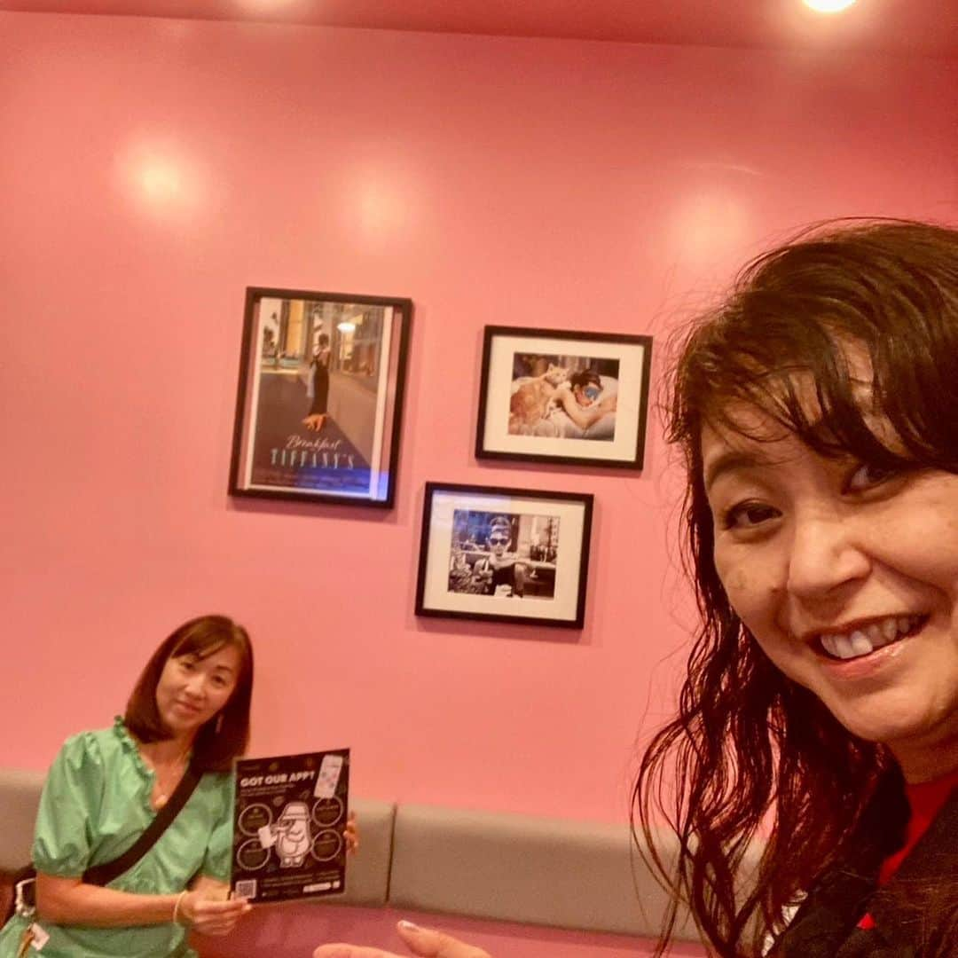 飯島寛子のインスタグラム：「Congratulations  @wave808karaoke  opening! Opening blessings  #ハワイカラオケ　#ニュースポット #ハワイラジオ」