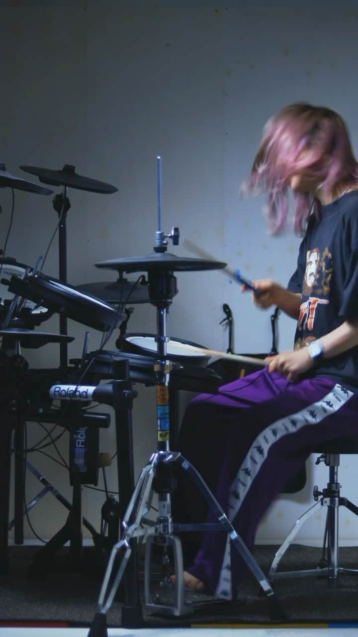 のインスタグラム：「W●RK-millennium parade-【地獄楽OP】 . .  #地獄楽 #millenniumparade #アニメソング#アニソン#animesong #drums #drumcover #叩いてみた #japanesegirl #instagood #instamusic」