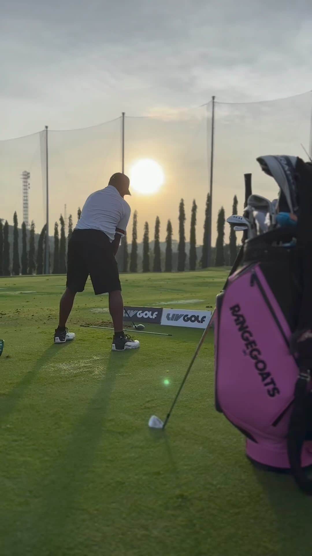 バッバ・ワトソンのインスタグラム：「Leaving it all out there on the course tomorrow! #RangeGoatsGC #livgolfsingapore #goatgang」