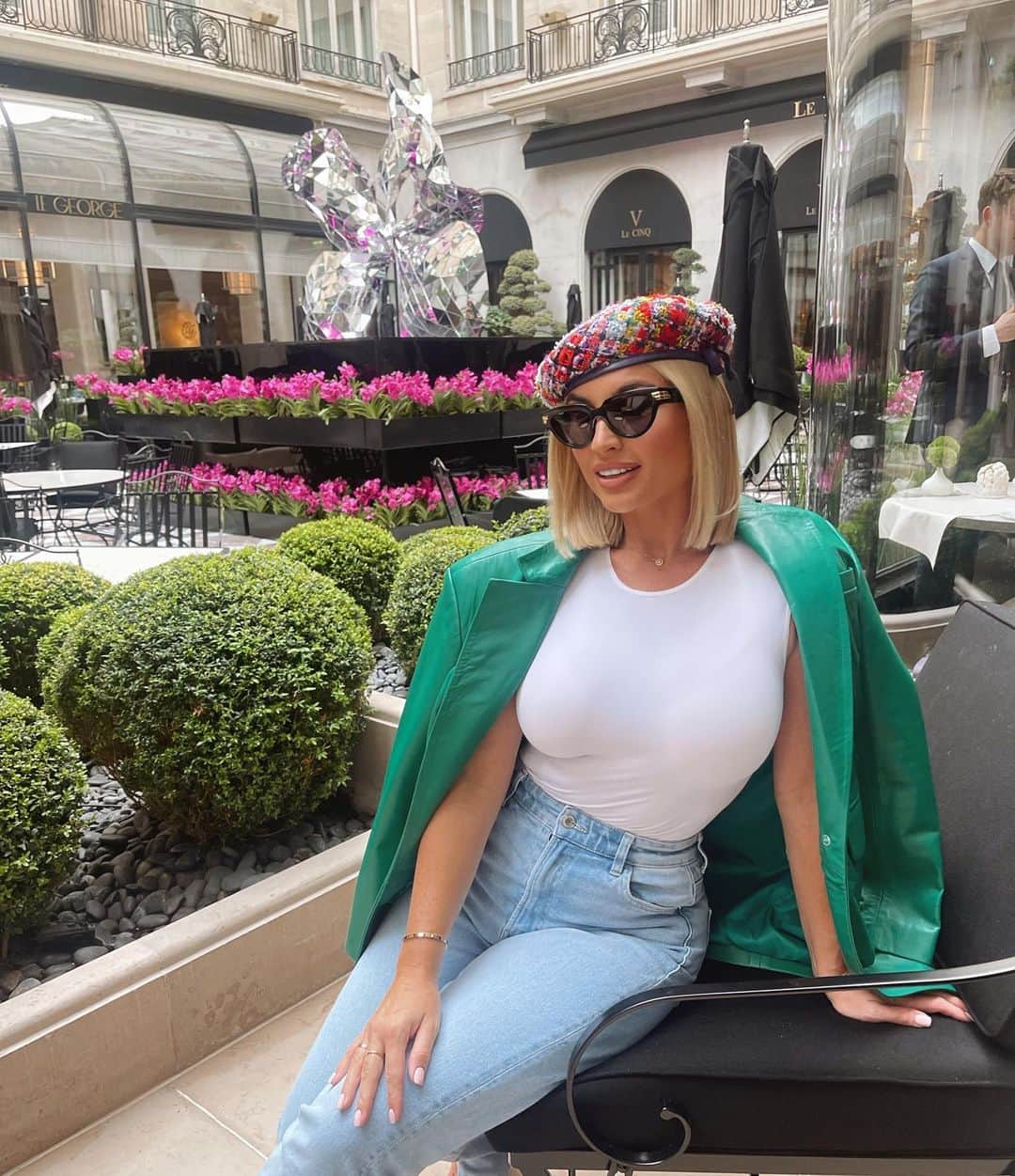 のインスタグラム：「When in Paris 😚❤️」