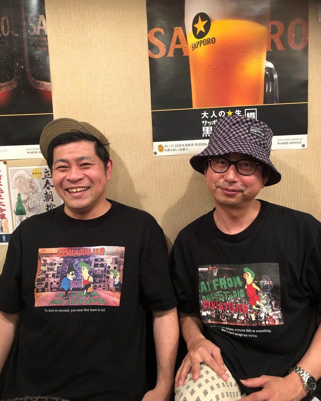 津田康平のインスタグラム：「小田さんと守谷さん、同じデザインのTシャツ着てはりました👕  ピンの方はそうなのかな🤔？  ご馳走でした😆🙇‍♂️  #おいでやす小田　さん #守谷日和　さん」