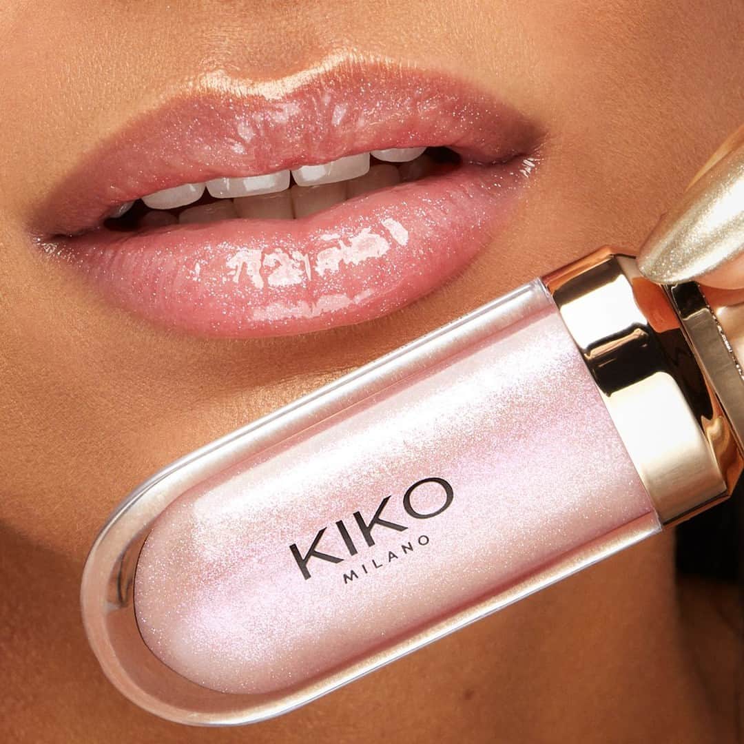 KIKO MILANOさんのインスタグラム写真 - (KIKO MILANOInstagram)「One of our new limited-edition #KIKO3DHydra Lipgloss shades in action! 🤩 Are you trying this hue on your next #liplook? 💋 We want to see you sparkle ✨ ⁣ ⁣ #KIKOLips 3D Hydra Lipgloss Limited Edition 41 - New Power Pro Nail Lacquer 14」4月29日 19時00分 - kikomilano