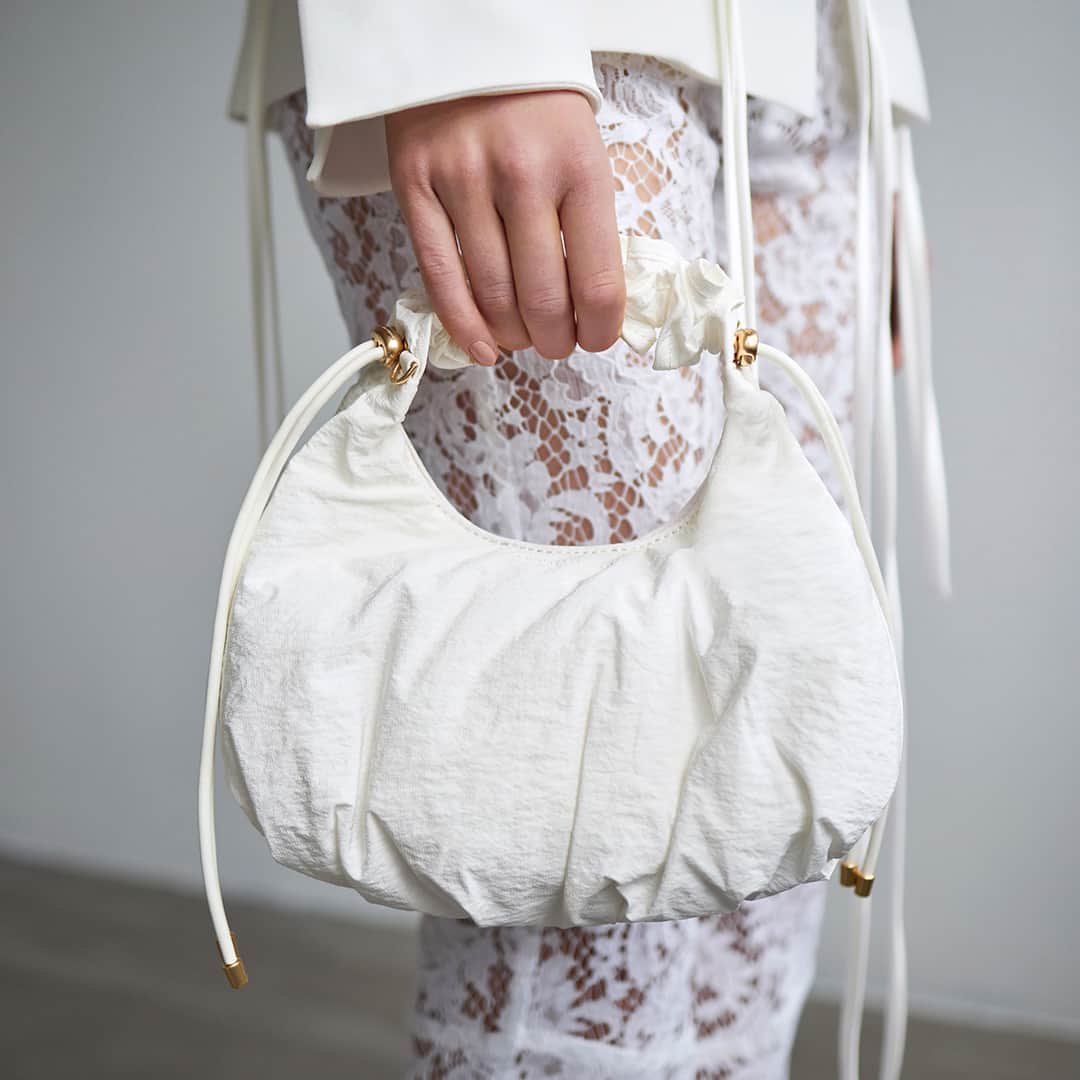 CHARLES & KEITHさんのインスタグラム写真 - (CHARLES & KEITHInstagram)「The Maisy ruched nylon bag will work wonders with a unique and unconventional ensemble — perfect for the modern bride.  Click on the link in bio to explore and shop the bridal range.  #CharlesKeithSaysYes #CharlesKeithSS23 #CharlesKeithOfficial」4月29日 19時00分 - charleskeithofficial