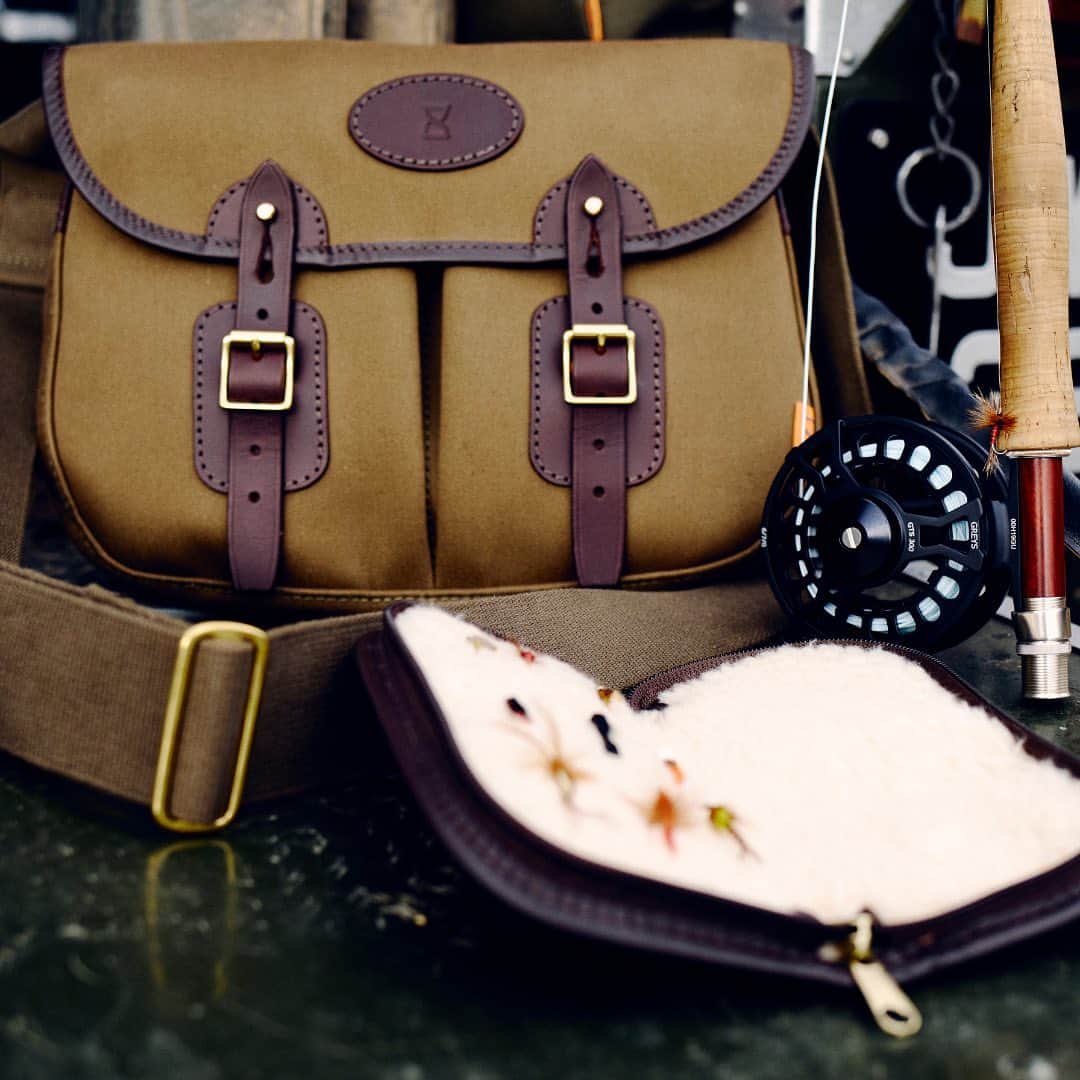 ジョンチャップマンのインスタグラム：「Heading out to the river bank this weekend? Nothing beats the thrill of the mayfly! 🎣  With the season upon us, Chapmans got you covered with our iconic fishing range.」