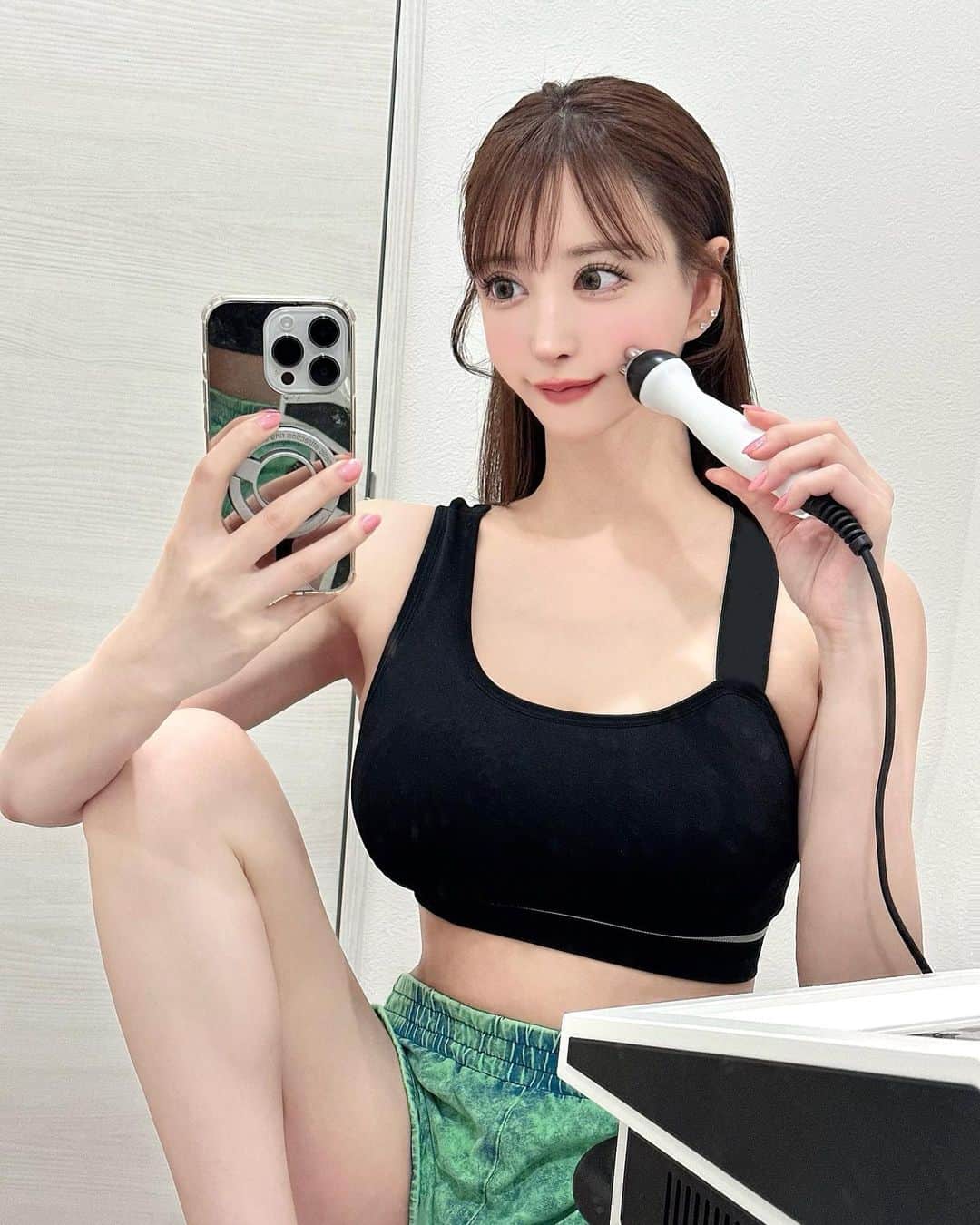 蘭子のインスタグラム：「最近また太ってきたので🐷 今話題の24時間通い放題のジム『chocoZAPちょこざっぷ』へ行ってきました⭐️ . [月額2980円]でジム＋個室でセルフエステ＋脱毛を受ける事が出来るのは魅力的すぎるよね？！🉐🌸🏋🏻‍♂️ . 頑張って通うぞー❤️‍🔥 . 5/15まで初期費用0円 友達紹介コードの入力欄へ【ZZEVXFE8】を入れると1年間月額最大300円オフになるので是非使ってね💓 . . . . #chocoZAP#ちょこざっぷ#トレーニング#トレーニング女子#ジム#ジム女子#ジムニー女子#ジムニー#ジムコーデ #ダイエット#ダイエット記録#ダイエット方法#ダイエット部」