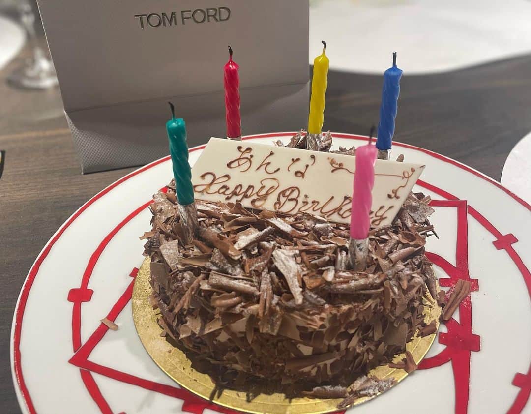 ANNAさんのインスタグラム写真 - (ANNAInstagram)「🎂2023.04.25  30歳突入しました🧸💌 しっかり徐行ケーキで引き締め。笑 これからは一生28歳て言って生きていきます！！（絶妙）  大好きなお友達たちがお祝いしてくれて、ほんっとうに幸せな誕生日を迎えれました🎂✨🌈  メッセージやギフトくれた方もありがとうございました🧸🎁✨  想像してた30歳とは全然違うけど、私なりに楽しく生きていこうと思います🫶🏻  周りに恵まれていて本当に毎日幸せです🙏🏻💓ママ産んでくれてありがとう✨  これからもこんな私ですがよろしくお願いします👶🏻🌈  ⁡  ⁡ #birthday#생일#ootd#selfie#daily#dailylook#오오티디#데일리룩#코디#좋아요#좋아요반사#패션스타그램#셀스타그램#셀카#얼스타그램#韓国ファッション#韓国メイク#中国ファッション」4月29日 19時01分 - sx_xanna
