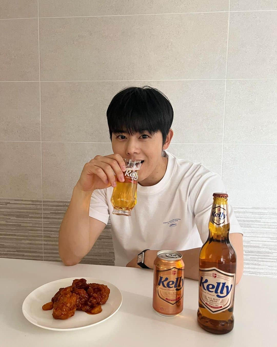 キム・ドンジュンさんのインスタグラム写真 - (キム・ドンジュンInstagram)「부드럽게 강력하네 켈리🍺 새로운 라거계의 따거🤙 . . .  #광고 #켈리 #KELLY #라거의반전 @official.kelly.kr」4月29日 19時02分 - super_d.j