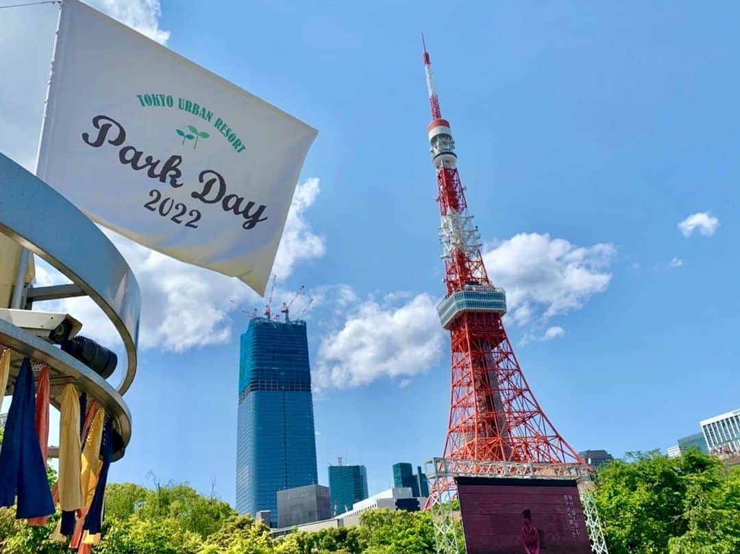 東京プリンスホテルさんのインスタグラム写真 - (東京プリンスホテルInstagram)「【PARK DAY 2023～KOINOBORI DECORATION～】  真っ白なこいのぼりを、チロルリボンの端切れでかわいくデコレーション！ 5月5日（金・祝）と6日（土）には、おめかししたこいのぼりが東京タワーを背に空を泳ぎます✨  5月4日（木・祝）に「PARK DAY」にご来場いただくと、デコレーションにご参加いただけます。  協力：エイトリボン（福井県）  詳しくは「PARK DAY 2023」のWebサイトへ  PARK DAY 2023 – KOINOBORI DECORATION  In celebration of Children’s Day on May 5th, Tokyo Tower will once again be graced by a shoal of dancing, brightly-coloured carp streamers, which will this year be flying high and fluttering in the wind until May 7th 🎏  As part of PARK DAY 2023, guests can have a go at decorating their own plain-white koinobori with different-coloured Tyrolean ribbons! Come along on May 4th to participate in this delightful, uniquely traditional, early-summer activity, and watch your streamers soar on May 5th and 6th! ✨  ・In collaboration with Eight Ribbon  For further details, please visit the PARK DAY 2023 website.  Share your own images with us by tagging @tokyoprincehotel  —————————————————————  #絶景PARKDAY #PARKDAY #PICNIC #OUTDOOR #PARK  #ピクニック #おしゃれピクニック #おしゃピク #グランピング #アウトドア #芝公園 #ゴールデンウィークイベント #ゴールデンウィーク #絶景 #東京の絶景 #こいのぼり #鯉のぼり #こいのぼり制作 #tokyoprincehotel #princehotels #tokyo #japan #tokyotower #東京プリンスホテル #東京タワー」4月29日 19時12分 - tokyoprincehotel