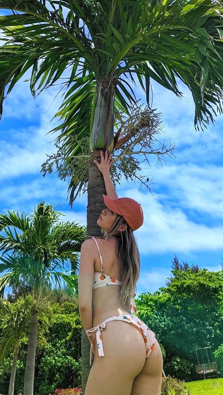 AMIのインスタグラム：「🌴💚 #islandgirl」