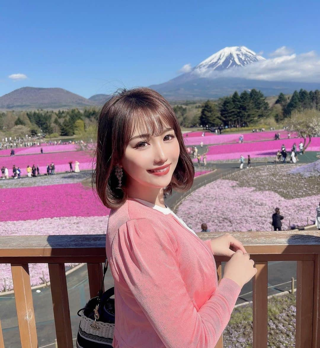 加藤里奈さんのインスタグラム写真 - (加藤里奈Instagram)「⋆  芝桜、圧巻の景色でした〜！🌸  #山梨 #山梨観光 #静岡 #静岡観光 #富士山 #姉妹 #姉妹コーデ #mtfuji #ファッション #河口湖 #お出かけスポット #お出かけ #旅行 #旅行好きな人と繋がりたい  #芝桜 #芝桜まつり #富士芝桜まつり #お花見 #お花見コーデ」4月29日 19時20分 - katoco0326