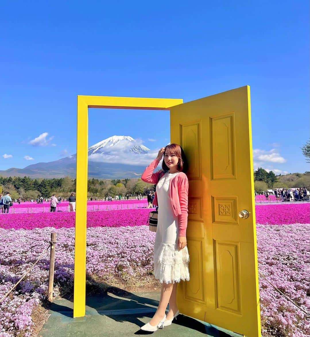 加藤里奈さんのインスタグラム写真 - (加藤里奈Instagram)「⋆  芝桜、圧巻の景色でした〜！🌸  #山梨 #山梨観光 #静岡 #静岡観光 #富士山 #姉妹 #姉妹コーデ #mtfuji #ファッション #河口湖 #お出かけスポット #お出かけ #旅行 #旅行好きな人と繋がりたい  #芝桜 #芝桜まつり #富士芝桜まつり #お花見 #お花見コーデ」4月29日 19時20分 - katoco0326