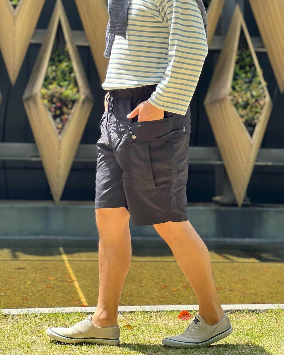 BEAMS+さんのインスタグラム写真 - (BEAMS+Instagram)「… SAGE DE CRET × BEAMS PLUS  2WAY MIL M43 SHORTS.  This is a standard special order item for BEAMS PLUS shorts. This year, they have large cargo pockets typical of military pants. The amphibious design is also a point of attraction. Please enjoy the attention to detail and gimmickry.  ------------------------------  ビームス プラスのショーツでは定番の別注アイテム。今年はミリタリーパンツらしい大きなカーゴポケットが付いています。水陸両用のデザインも魅力のポイント。細部までこだわったギミックもお楽しみください。  . @sagedecretofficial @sagedecret_official_jp @beams_plus_harajuku @beams_plus_yurakucho #sagedecret #beamsplus」4月29日 19時33分 - beams_plus_harajuku