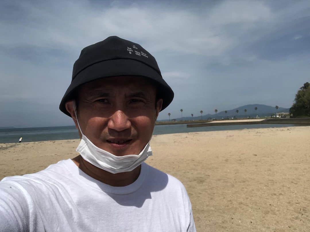 おたこぷーのインスタグラム：「今回、親にゆっくり会うために天草に帰ってきました。 次回は、天草の同級生と大同窓会したかす！ムーと一緒に帰ってくるので！ カボ＆琢磨よろしくです🙋‍♂️ また今年中に天草帰ってくるので、その時はゆっくりみんなと🙋‍♂️ 余談ですが、天草でおたこさんですよね？YouTube見てますって言われました🤣レアケースです🤣  太郎寿司　コスパ最高　オルスグルマンす！また行きたい  美味探求　花むら　刺し盛り　カワハギの刺身を肝醤油で召し上がれ！美味すぎて怖かす！  浦田かまぼこ　アジノスリミ(野菜入り)揚げたて最高  坦々麺屋930 坦々麺の赤2辛　うまからすぅ　天草大王使っとるらしかす  #天草 #熊本」