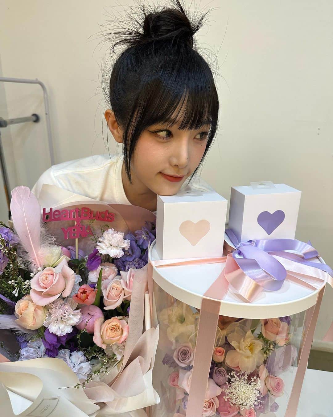 チェ・イェナさんのインスタグラム写真 - (チェ・イェナInstagram)「하트버즈 귀엽다..💗 @heartbuds_korea」4月29日 19時40分 - yena.jigumina