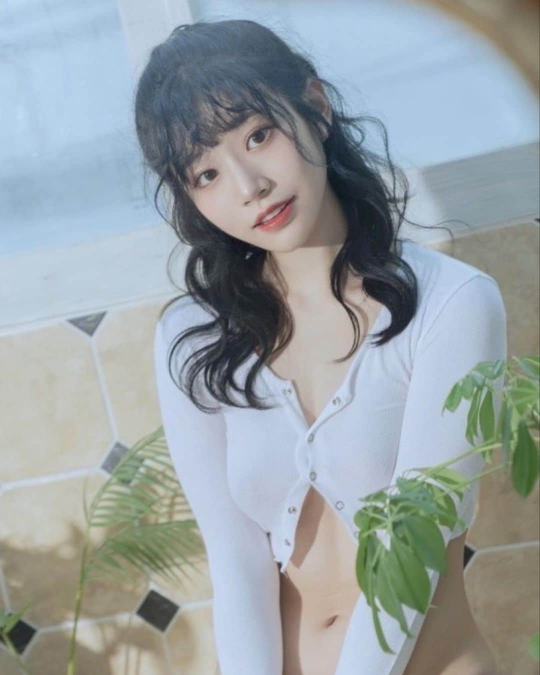 河北彩花のインスタグラム：「⁡ ⁡ Espacia Koreaさんとの最終弾が発売されました❤️ ⁡ 今までたくさんのシリーズ見てくれて 本当にありがとう...🙏🏻‪︎❤︎‪︎‪︎ ⁡ ⁡ ⁡ 最後のはとっても爽やかな雰囲気の作品です🫧 ⁡ ⁡ ぜひラストも見てみてください🤲🏻´-  またいつかやれますように...𓂃🌿𓈒𓏸   #espacia  #電子写真集  #韓国」