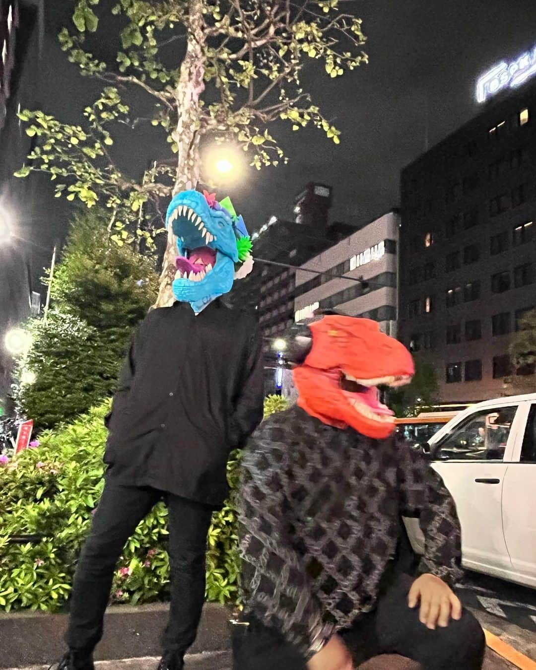 大地洋輔さんのインスタグラム写真 - (大地洋輔Instagram)「なんだこれ！？！？  ザウルスが2頭！？ いや2匹！？  DJザウルスとバンドザウルス の共演！！！  スゲーカッコいい🦕🦖🦕🦖  #DJザウルス #バンドザウルス #DJダイノジ  @japanesehandsome」4月29日 19時49分 - dienoji_ohchi