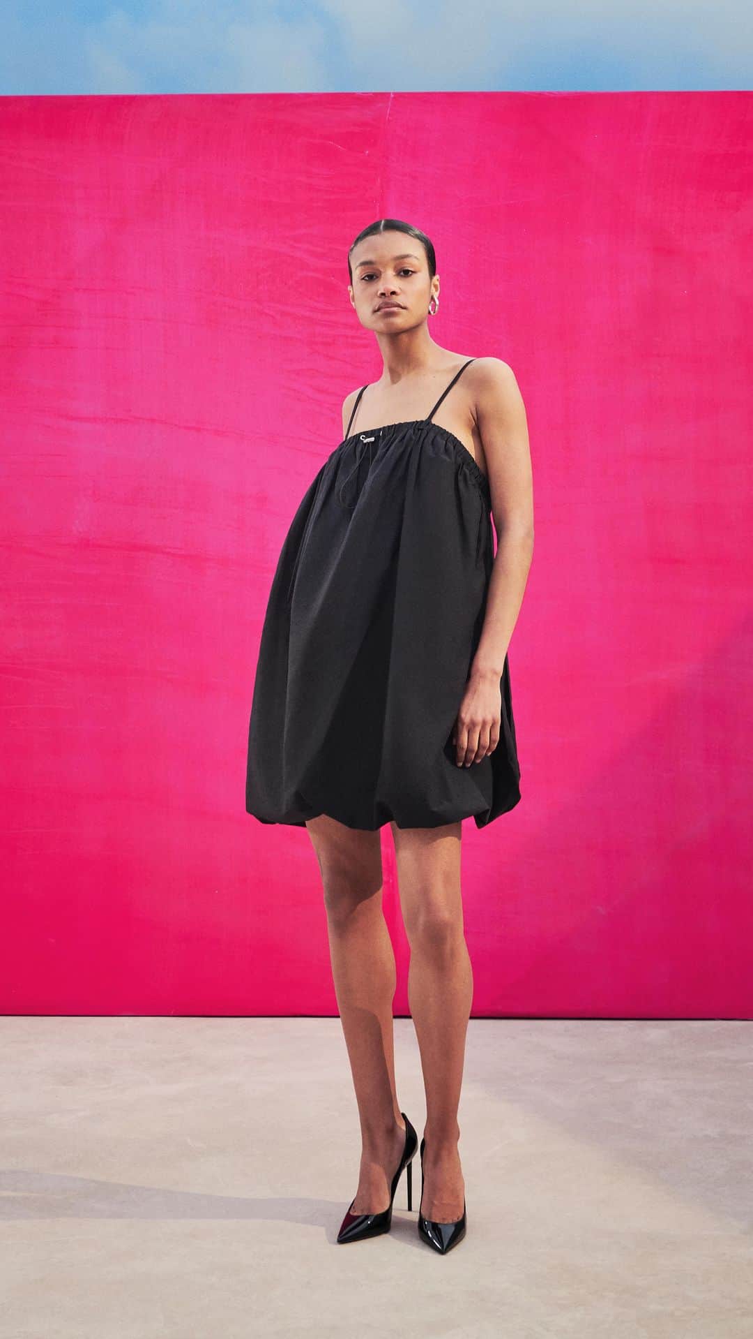 トップショップのインスタグラム：「SPRING/ SUMMER// TOPSHOP/// 23  The bubble hem mini dress [129106762]」