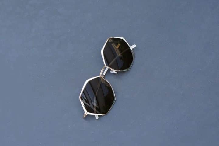MYKITA SHOP TOKYOのインスタグラム：「【ALESSIA Champagne Gold/Green/Moss】  DECADES Collection "ALESSIA"に新色が登場しました。 パステルカラーの爽やかなグリーンと多角形の組み合わせが上品で夏らしいデザインのサングラスです。  ALESSIA ChampagneGold/Green/Moss  New colors are now available in the DECADES Collection "ALESSIA". The combination of pastel-colored fresh green and polygonal shape makes it an elegant and summery design sunglasses.  #mykita  #mykitadecades  #sunglasses  #sunglassesfashion  #マイキータ  #サングラス」