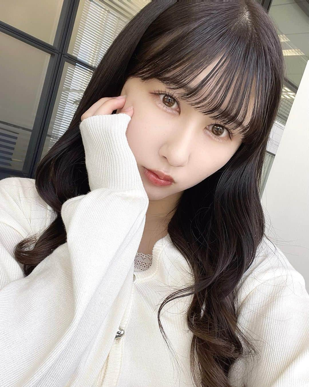 山本杏奈さんのインスタグラム写真 - (山本杏奈Instagram)「🤍🩶🤍🩶  まつげいいかんじ🤤」4月29日 19時59分 - yamamoto_anna_