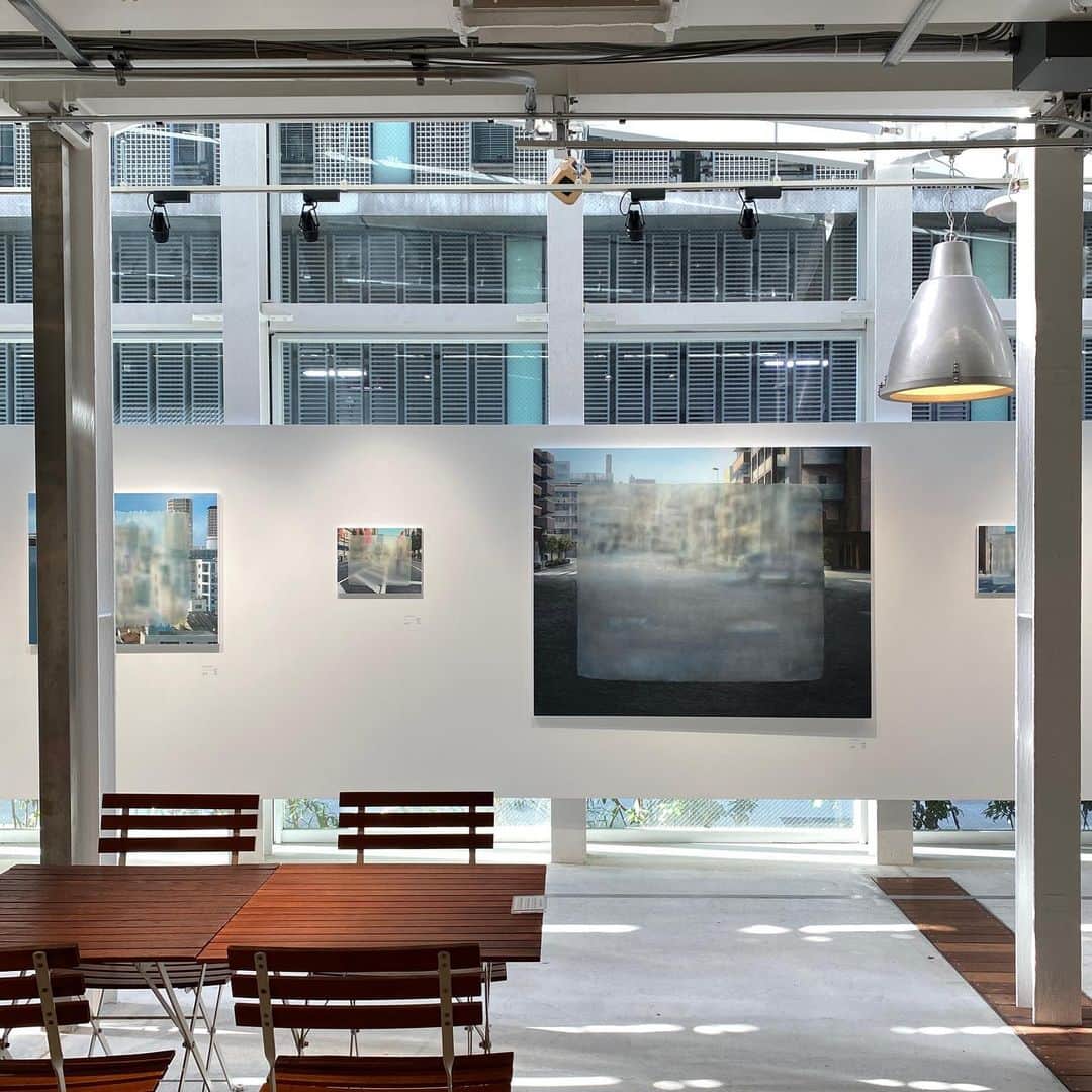 Warehouse TERRADA 寺田倉庫さんのインスタグラム写真 - (Warehouse TERRADA 寺田倉庫Instagram)「東京・天王洲のWHAT CAFEでは、本日、2023年4月29日（土）より新しい展示が始まりました。  現代を生きるアーティストたちがそれぞれの感覚で捉えた世界や人々の姿に、さまざまな表現を通して出会える空間をぜひお楽しみください。会期中には、アーティストによる公開制作やライブパフォーマンスなどのアートプログラムも実施予定です。  タイトル：WHAT CAFE EXHIBITION vol.26 展示期間：2023年4月29日（土・祝）～5月21日（日） 出展アーティスト（敬称略・五十音順）：角谷紀章、川端健太、Gil Kuno、cocoro nakaura、佐々木怜央、城田彩花、高橋遥、高屋永遠、22世紀ジェダイ/門倉太久斗、沼田侑香、日比谷泰一郎 URL：https://cafe.warehouseofart.org/exhibition/509 会場：WHAT CAFE（〒140-0002 東京都品川区東品川2-1-11） 営業時間：11：00 ～ 18：00（最終日は17：00閉館） 入場料：無料 ※感染症拡大防止の観点により開催中止・一部内容や時間が変更になる場合があります ※会期中、展示の入れ替えや貸出イベントなどで休館することがあります。詳しい営業日は公式サイトをご覧ください  詳しくはこちらから→ @whatcafe_terrada  #寺田倉庫 #warehouseterrada #whatcafe #ワットカフェ  #tennoz #天王洲 #artcity #アートシティ#artcafe #art #アート #contemporaryart #現代アート」4月29日 20時00分 - warehouse_terrada