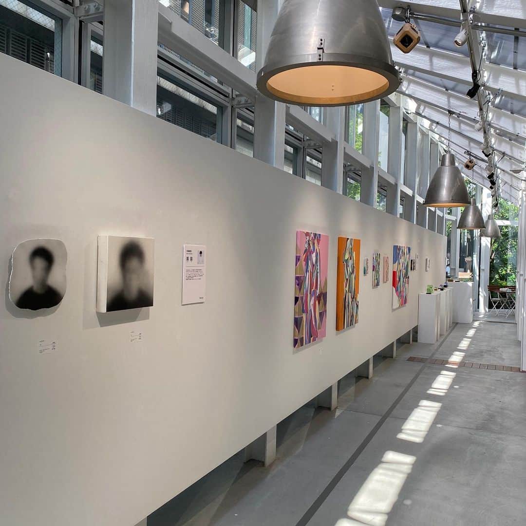 Warehouse TERRADA 寺田倉庫さんのインスタグラム写真 - (Warehouse TERRADA 寺田倉庫Instagram)「東京・天王洲のWHAT CAFEでは、本日、2023年4月29日（土）より新しい展示が始まりました。  現代を生きるアーティストたちがそれぞれの感覚で捉えた世界や人々の姿に、さまざまな表現を通して出会える空間をぜひお楽しみください。会期中には、アーティストによる公開制作やライブパフォーマンスなどのアートプログラムも実施予定です。  タイトル：WHAT CAFE EXHIBITION vol.26 展示期間：2023年4月29日（土・祝）～5月21日（日） 出展アーティスト（敬称略・五十音順）：角谷紀章、川端健太、Gil Kuno、cocoro nakaura、佐々木怜央、城田彩花、高橋遥、高屋永遠、22世紀ジェダイ/門倉太久斗、沼田侑香、日比谷泰一郎 URL：https://cafe.warehouseofart.org/exhibition/509 会場：WHAT CAFE（〒140-0002 東京都品川区東品川2-1-11） 営業時間：11：00 ～ 18：00（最終日は17：00閉館） 入場料：無料 ※感染症拡大防止の観点により開催中止・一部内容や時間が変更になる場合があります ※会期中、展示の入れ替えや貸出イベントなどで休館することがあります。詳しい営業日は公式サイトをご覧ください  詳しくはこちらから→ @whatcafe_terrada  #寺田倉庫 #warehouseterrada #whatcafe #ワットカフェ  #tennoz #天王洲 #artcity #アートシティ#artcafe #art #アート #contemporaryart #現代アート」4月29日 20時00分 - warehouse_terrada