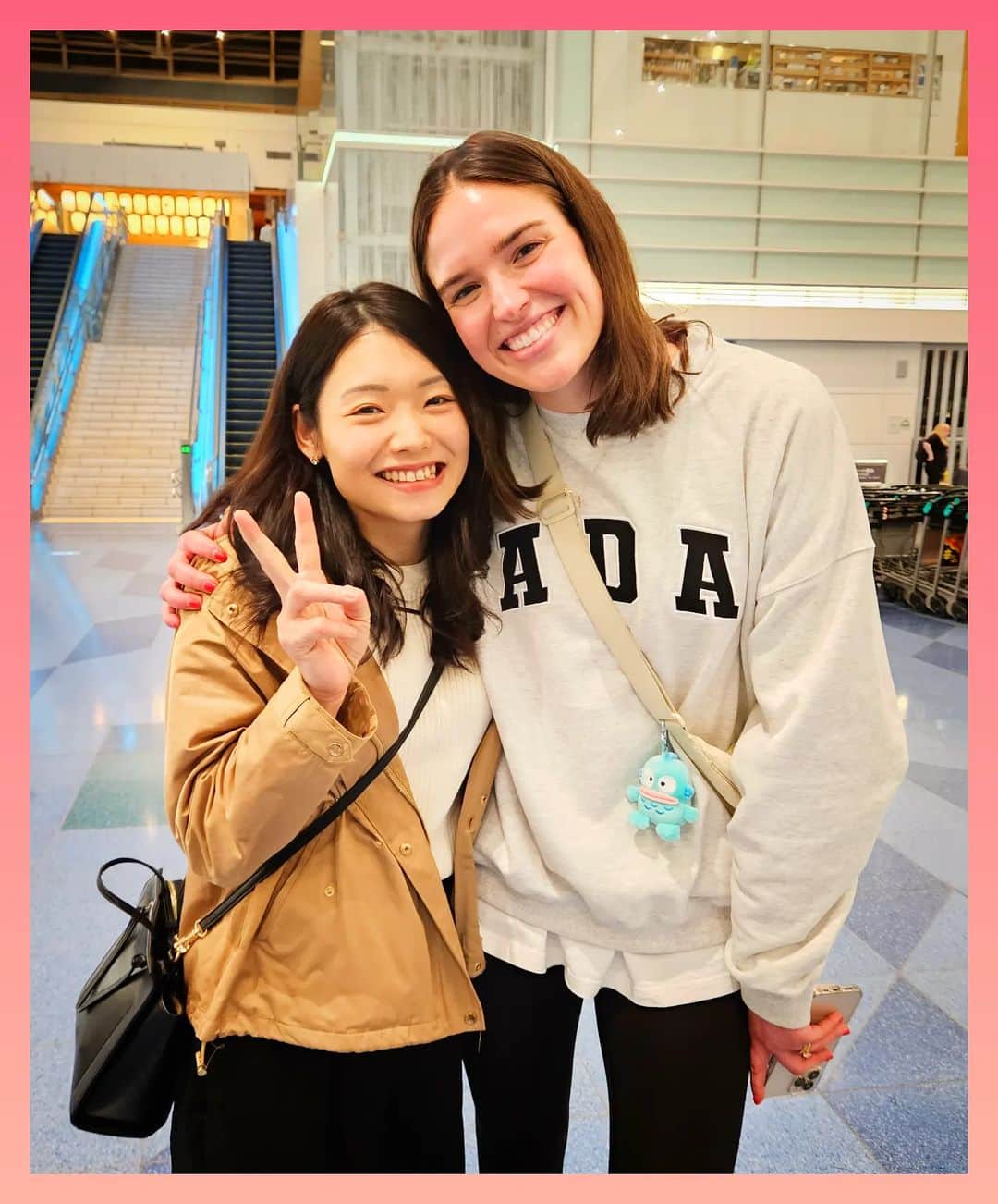 井上琴絵のインスタグラム：「❤ .  Thank you for 2 seasons. I had a good experience here with you.  Everyone loves @sarah_wilhite 💖 .  @nec_rr_official  #NECレッドロケッツ#🚀 #輝UniteAllOnesEnergy#GoRockets  #SarahWilhite #🗽#charminggirl  #seeyousomeday #✈👋#thanksalot」