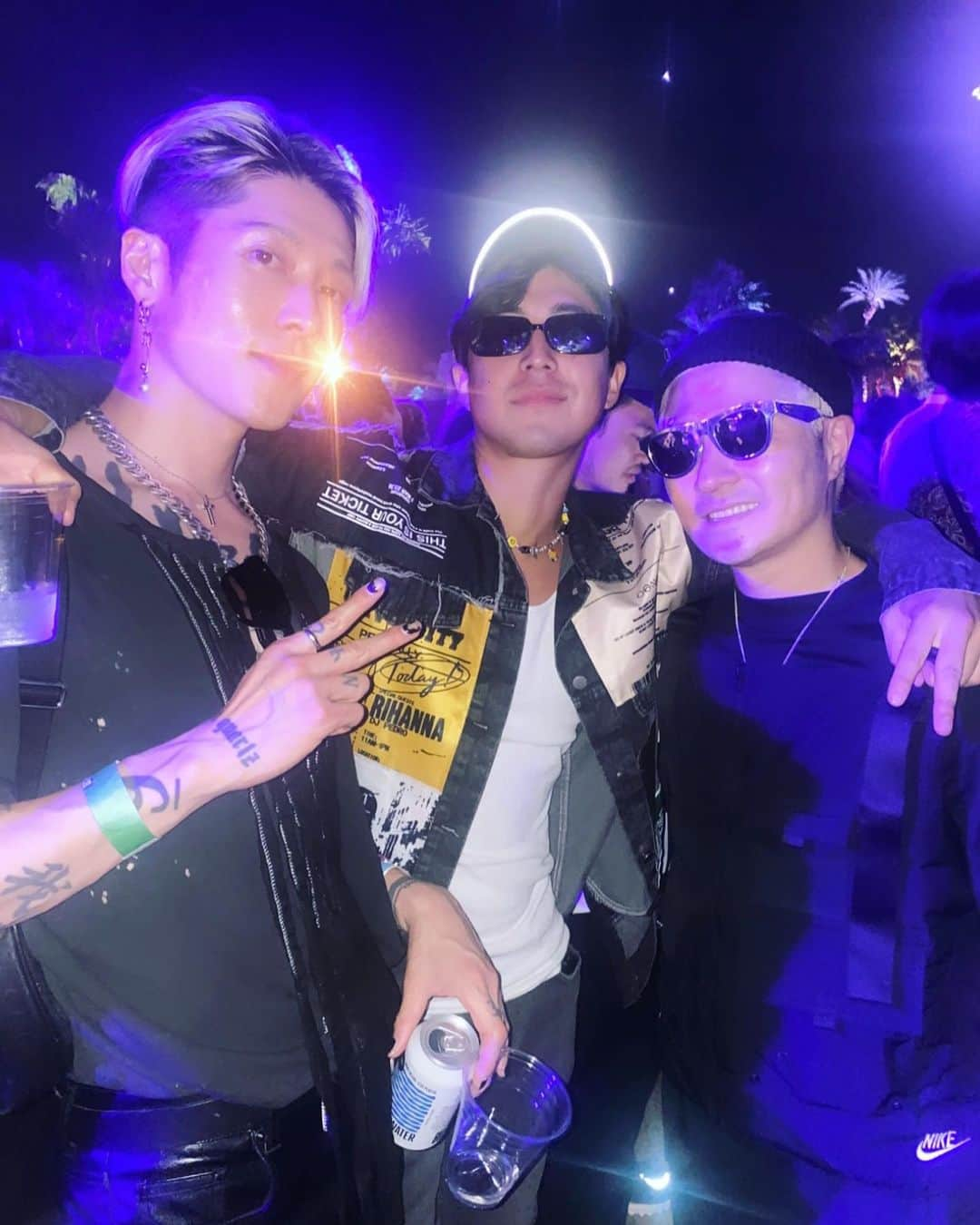 雅-MIYAVI-さんのインスタグラム写真 - (雅-MIYAVI-Instagram)「LA, April 2023 🌴  コーチェラでは大好きなジャクソンくんのパフォーマンスも見れたし、他もロザリアやラビリンスとか、一流のパフォーマンスも見れて、やっぱ刺激になるね。世界にはまだまだすげーやつがいっぱいて、オラわくわくすっぞ。  ひきつづき制作進行がんばります🫡」4月29日 20時11分 - miyavi_ishihara