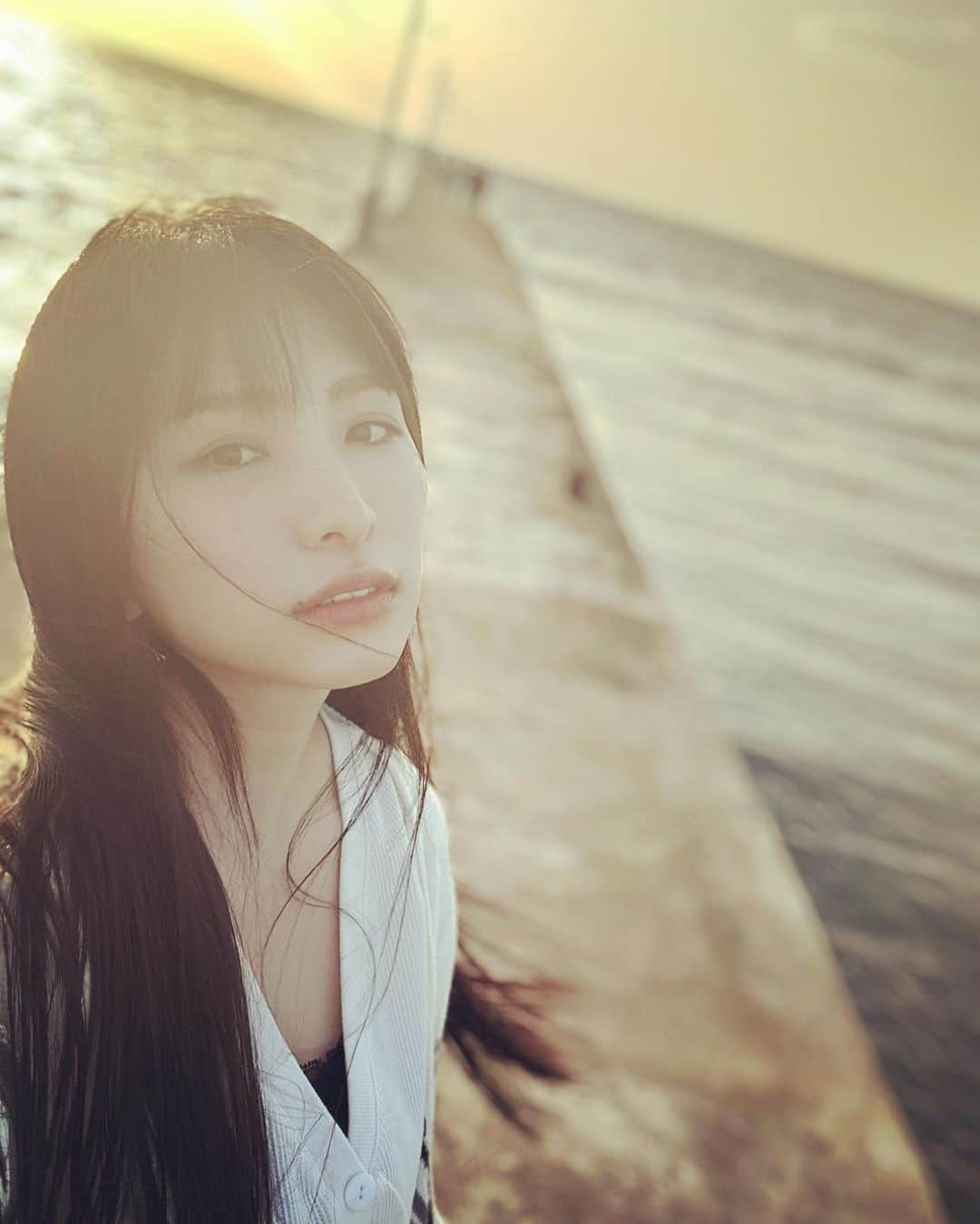 中岡龍子さんのインスタグラム写真 - (中岡龍子Instagram)「.chiba🗾  こっちはポートレートの合間の プライベート的な写真𖤣𖥧𖥣𖡡𖥧𖤣  先程の投稿でも書いた暴風がどのレベルかは ストーリーに投稿するので見てあげてください。 房総半島というより暴走半島でした…千葉恐るべし。  ただ本当綺麗な景色と美味しいものと素敵な街並みを知って とても楽しかったです！  他の名所も回ってみたり、 今度はピーナツとか名産のお土産も 買って食べてみたいなあ🥜✧」4月29日 20時03分 - ryoko1792