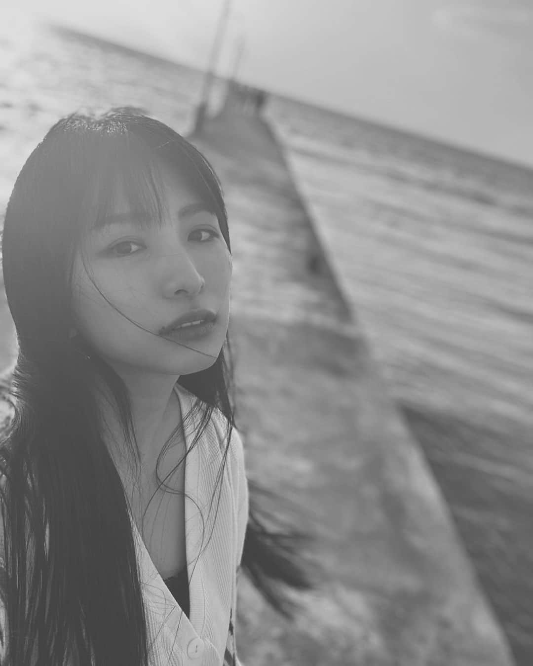 中岡龍子のインスタグラム：「.chiba🗾  こっちはポートレートの合間の プライベート的な写真𖤣𖥧𖥣𖡡𖥧𖤣  先程の投稿でも書いた暴風がどのレベルかは ストーリーに投稿するので見てあげてください。 房総半島というより暴走半島でした…千葉恐るべし。  ただ本当綺麗な景色と美味しいものと素敵な街並みを知って とても楽しかったです！  他の名所も回ってみたり、 今度はピーナツとか名産のお土産も 買って食べてみたいなあ🥜✧」