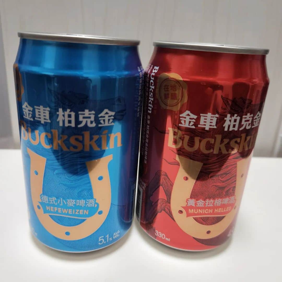 彩乃美希さんのインスタグラム写真 - (彩乃美希Instagram)「Buckskin beer☺️ ドイツの伝統製法と、台湾の良質な天然水。 そして、麦芽100％、天然ホップ、酵母をはじめ 高品質の素材が織りなす、妥協のないビールです(^3^)/ 6本セットのMUNICH HELLES とHEFEWEIZENののみくらべ したよ☺️ とてもおいしいので、 ビール好きにはとてもおすすめです！ 個人的にはどっちも好きすぎて どっちがよいとか選べない(((^^;)  PR @buckskinbeer.jp #ミュンヘンへレス #ヘーフェヴァイツェン #Buckskin #バックスキンビール #小麦ビール #台湾ビール #ホワイトビール」4月29日 20時09分 - ayanotan1127