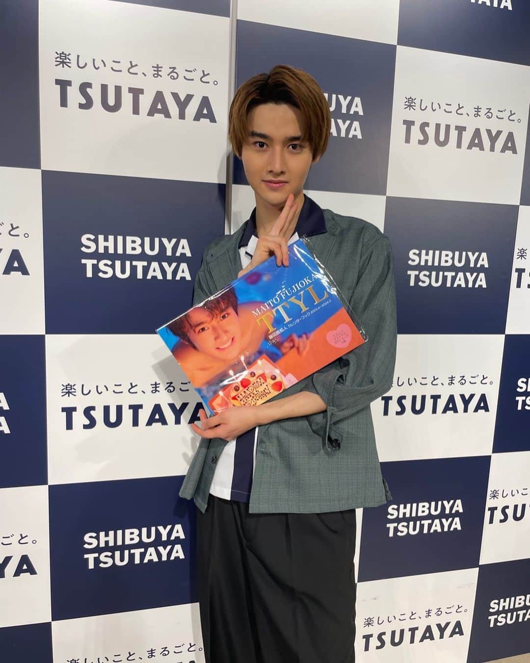 藤岡真威人のインスタグラム：「カレンダーブック『TTYL』発売記念イベントありがとうございました💫  初めましての方も、あ、また！って方も、一人一人直接話せたのが、貴重で楽しくてあっという間でした！  感想とか送ってくれると嬉しいです☺︎  また次のどこかでお会いしましょう〜  #TTYL」