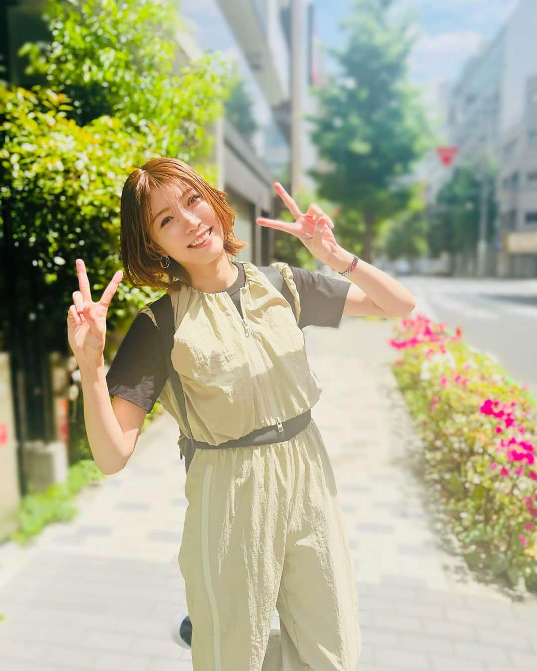 綾凰華さんのインスタグラム写真 - (綾凰華Instagram)「.  4月ももうあと僅かとなりましたね🌸 5月も宜しくお願いします＼(^^)／♡  ホロー荘のお稽古もクライマックスでした！ 5月は 🌷5/1 『 #私の頭の中の消しゴム 』 よみうり大手町ホール  🌷5/3〜5/8 『 #ホロー荘の殺人 』 日本橋三越劇場  🌷5/26〜5/28 『DANCELIVE #2STEP 』 日本青年館ホール （6/2〜6/4  シアタードラマシティ）  にて、お待ち致しております😊 5月は沢山皆さまにお会いできる機会があり嬉しいです‼︎ 頑張りますーー‼︎ どうぞ宜しくお願いします😌♡  #皆さま素敵なGWを ❤️ #劇場にてお待ちしております  #是非来てねー #綾凰華」4月29日 20時19分 - aya_o_ka